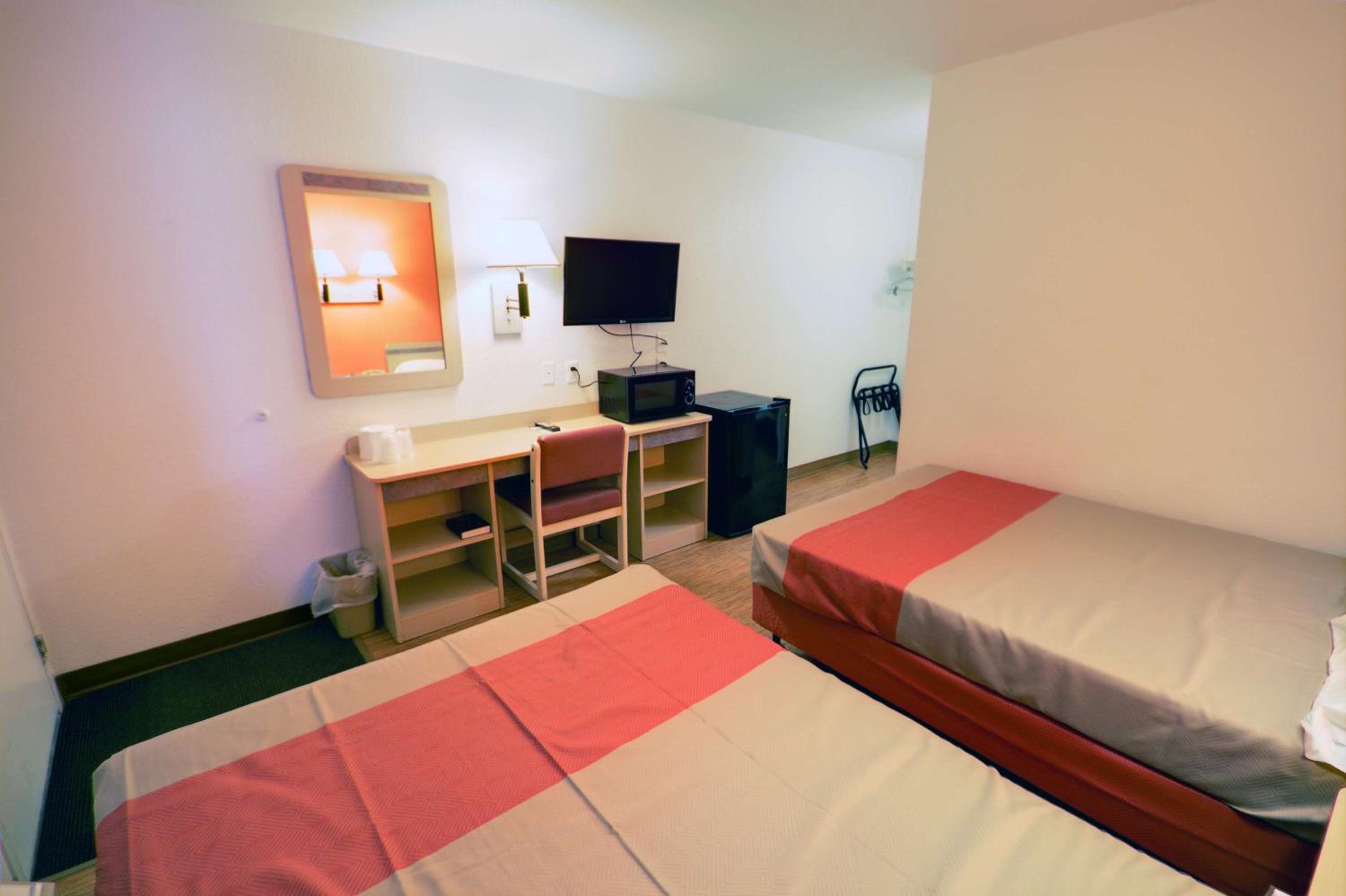 Alamogordo Vacations - Motel 6-Alamogordo, NM - Property Image 8