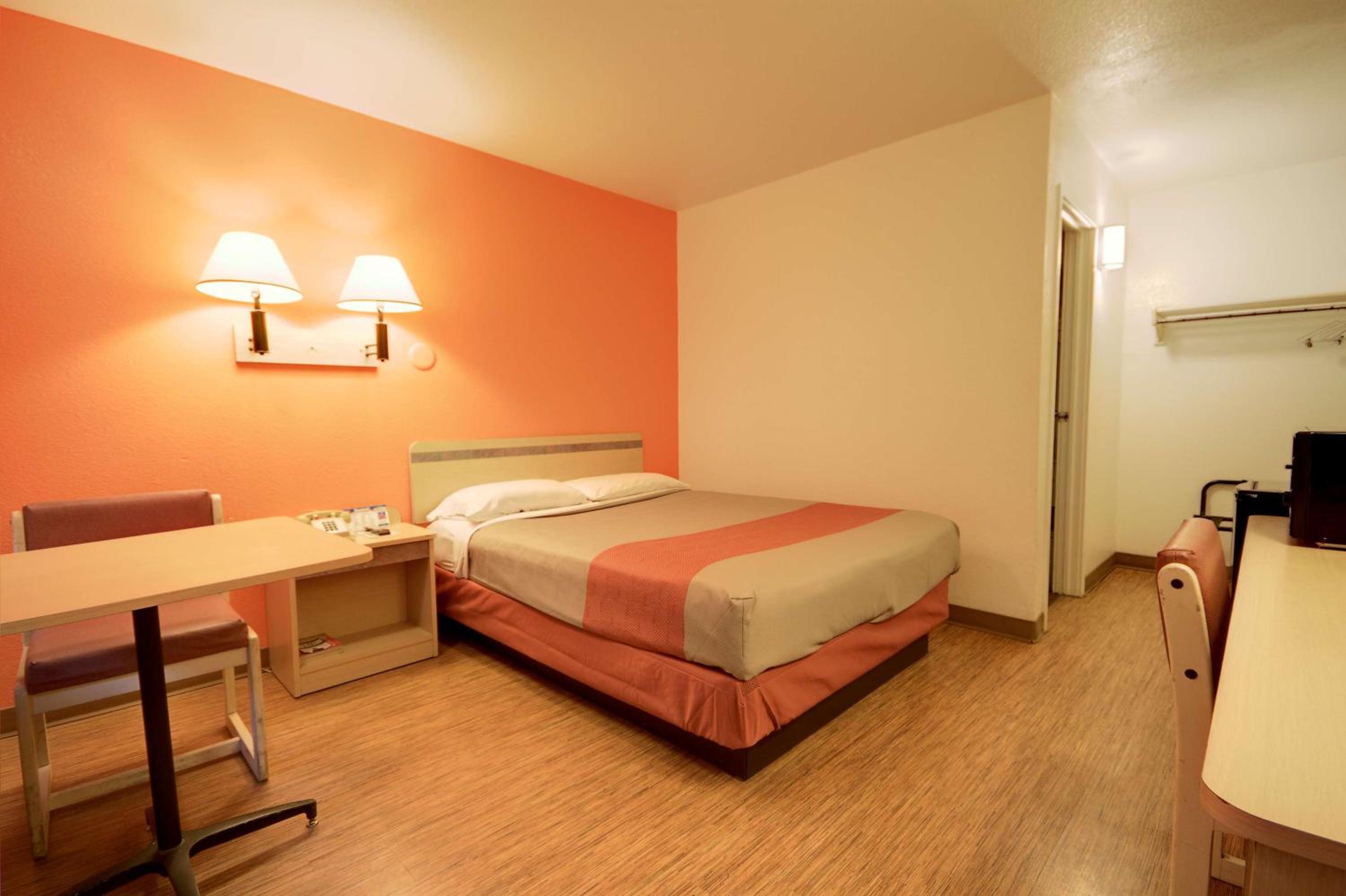 Alamogordo Vacations - Motel 6-Alamogordo, NM - Property Image 9
