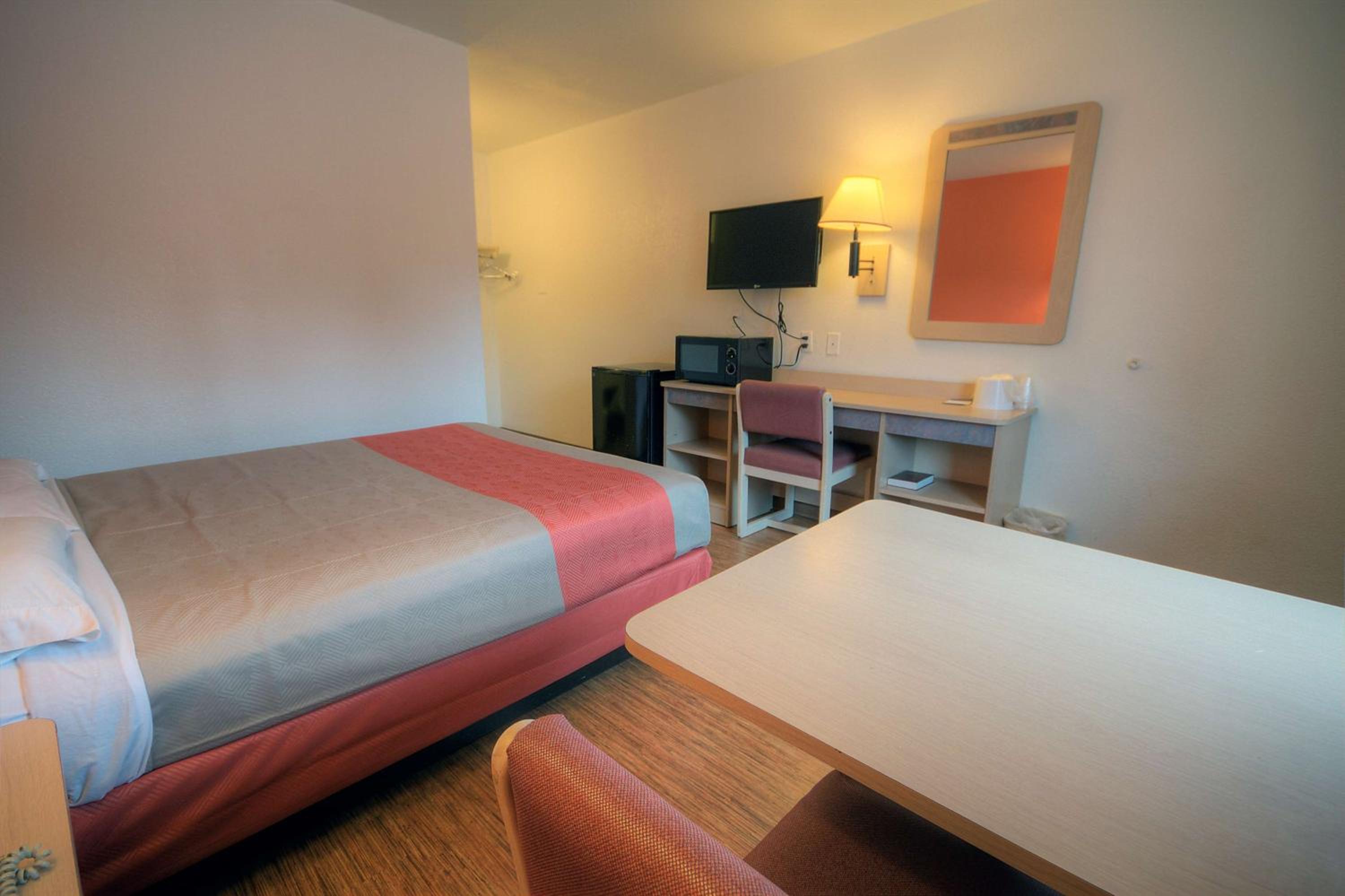 Alamogordo Vacations - Motel 6-Alamogordo, NM - Property Image 12