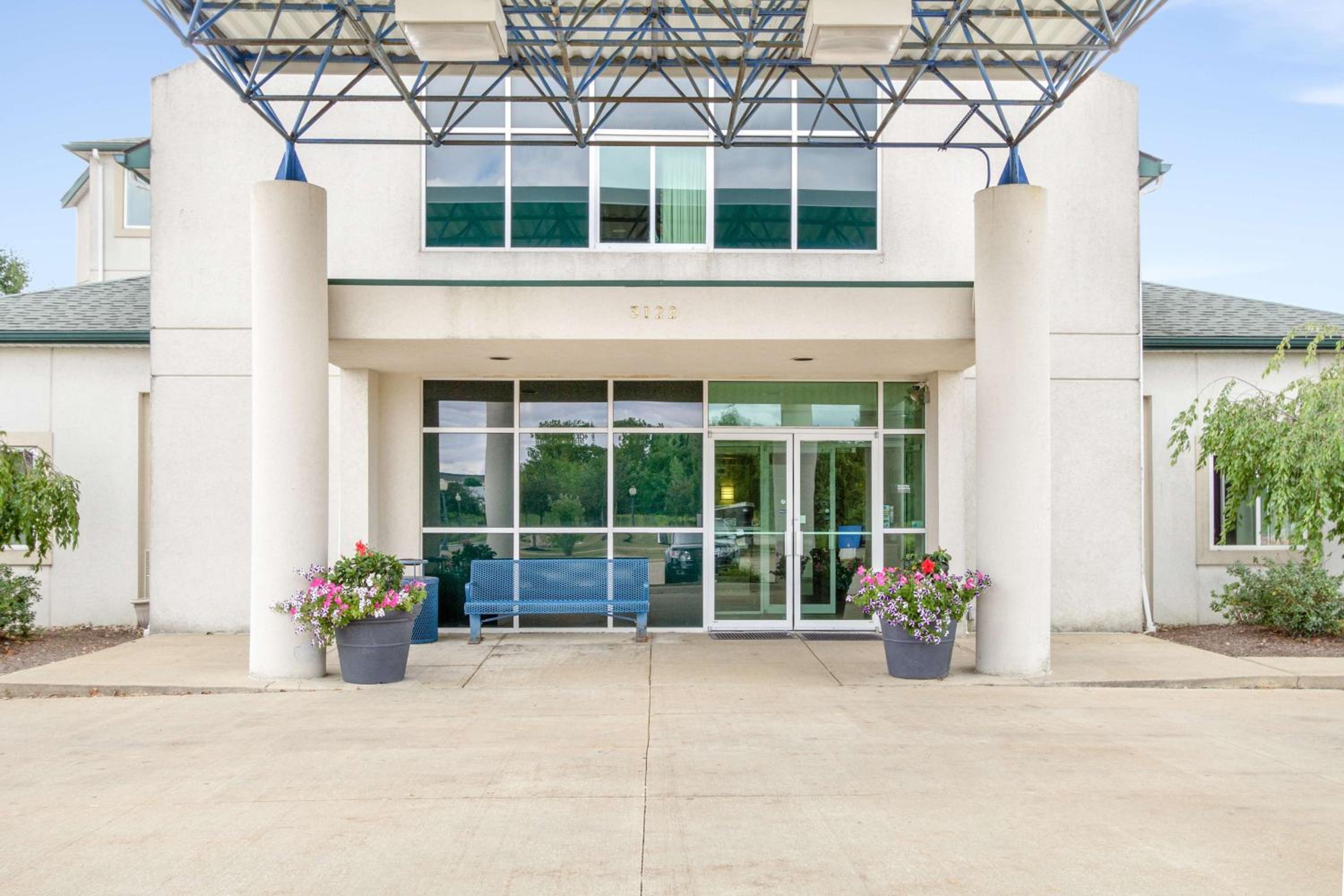 Motel 6-Medina, OH - Cleveland