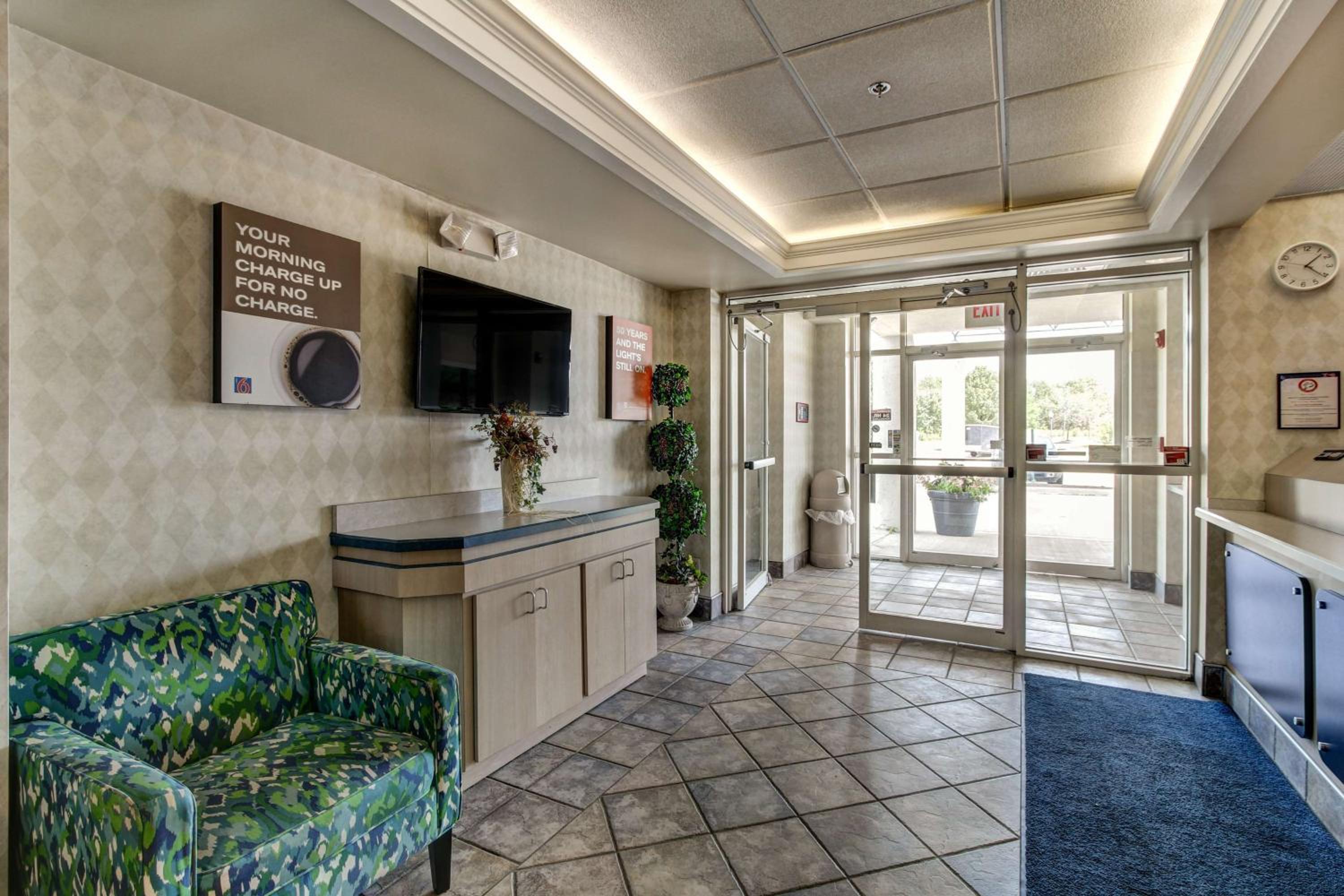 Motel 6-Medina, OH - Cleveland