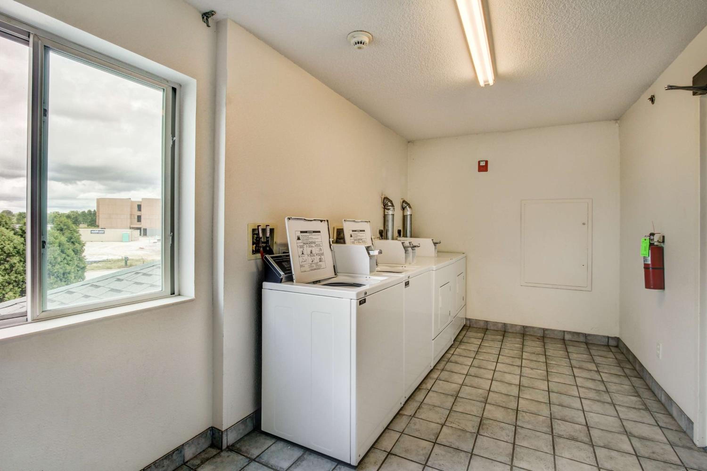 Motel 6-Medina, OH - Cleveland