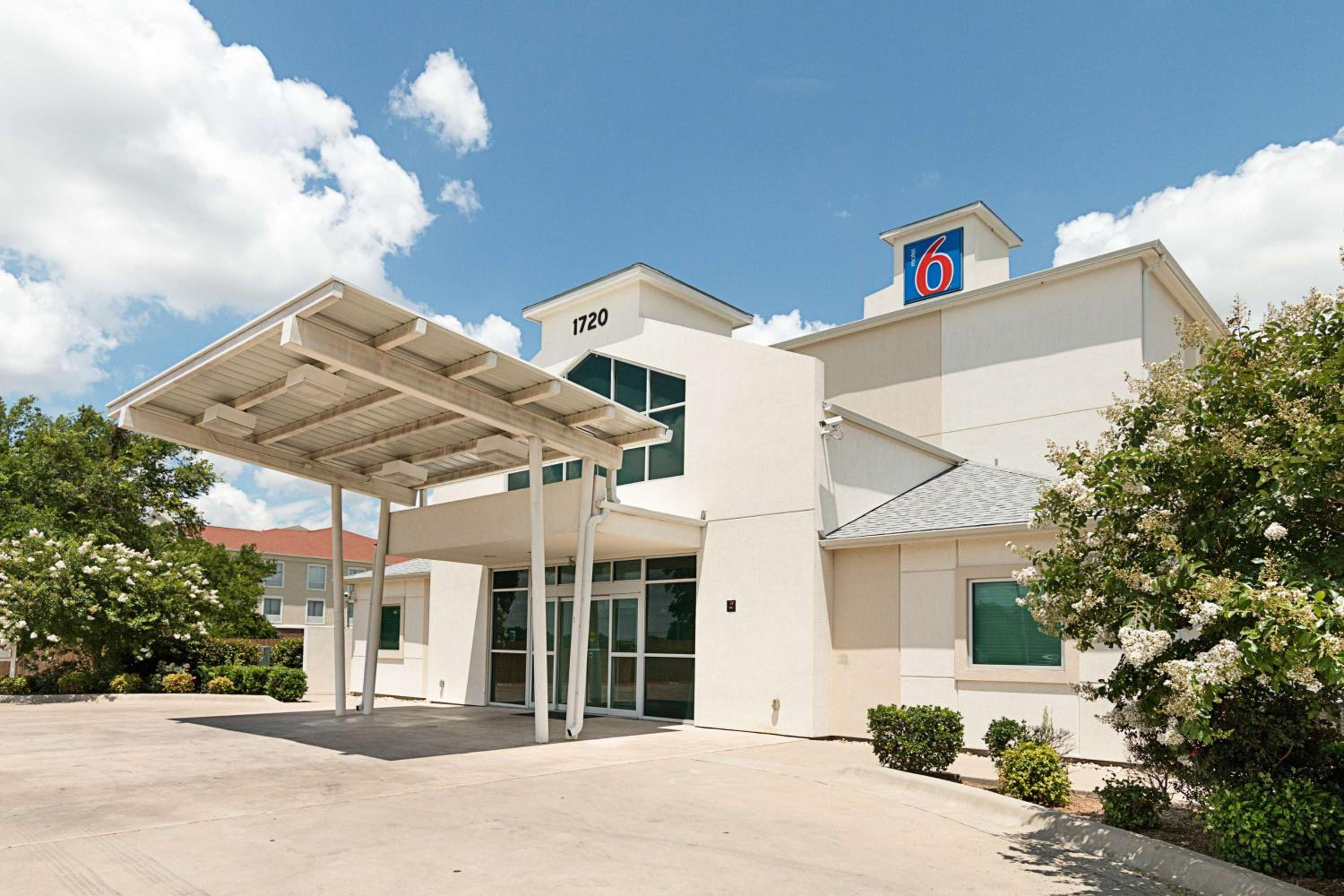 Motel 6-Cleburne, TX - Property Image 12