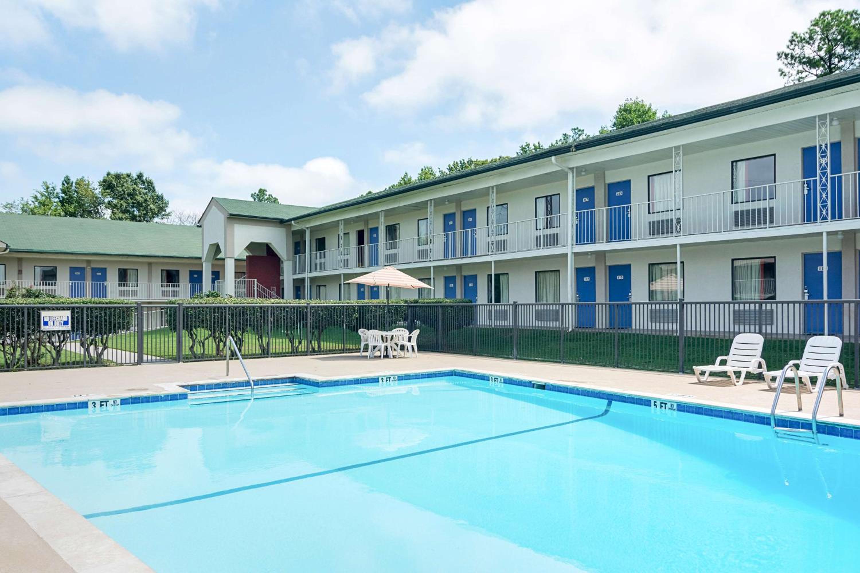 Motel 6-Gainesville, GA