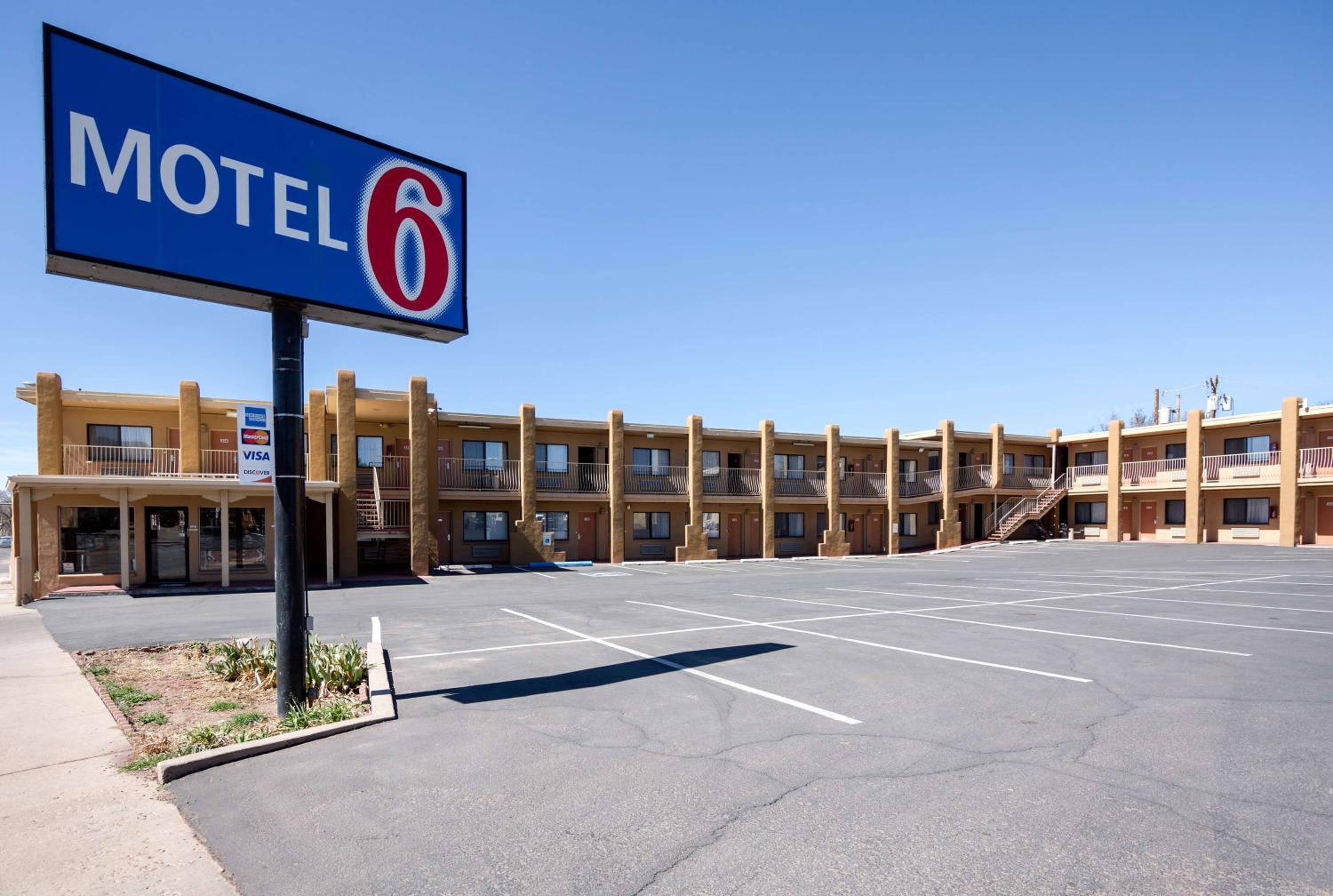 Hotel Motel 6-Santa Fe, NM - Downtown - Image 1
