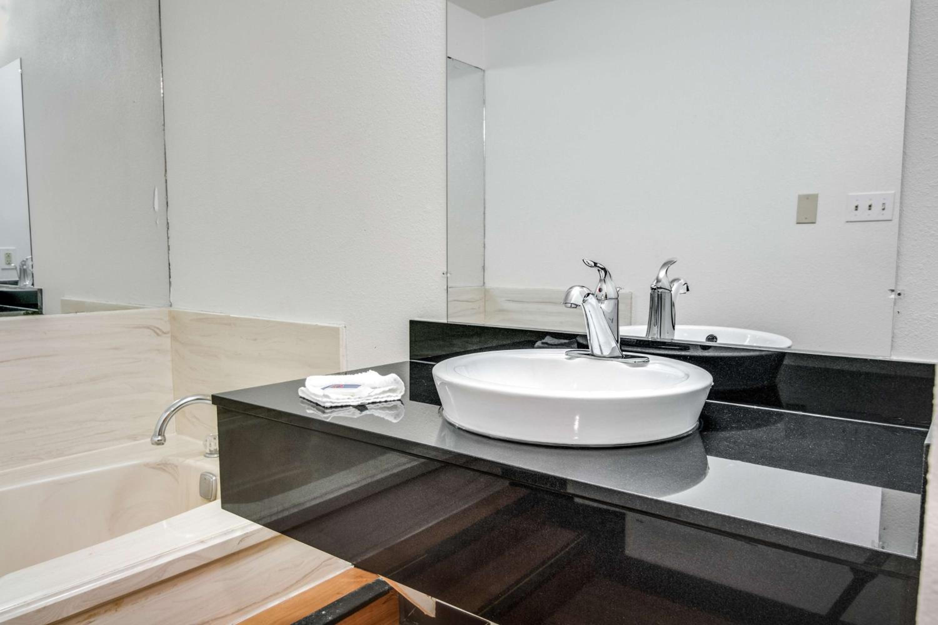 Longview Vacations - Motel 6-Longview, TX - North - Property Image 41