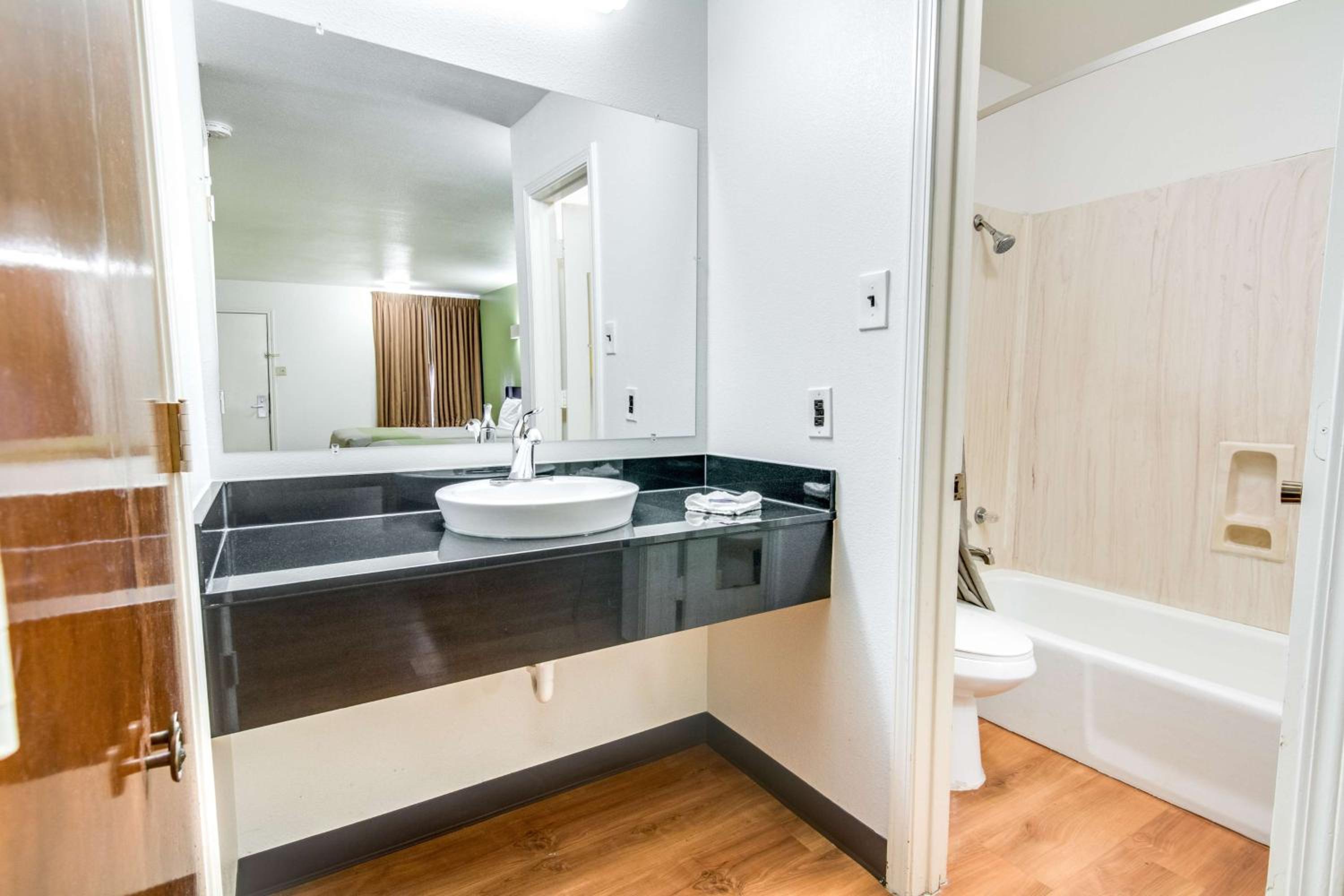 Longview Vacations - Motel 6-Longview, TX - North - Property Image 12