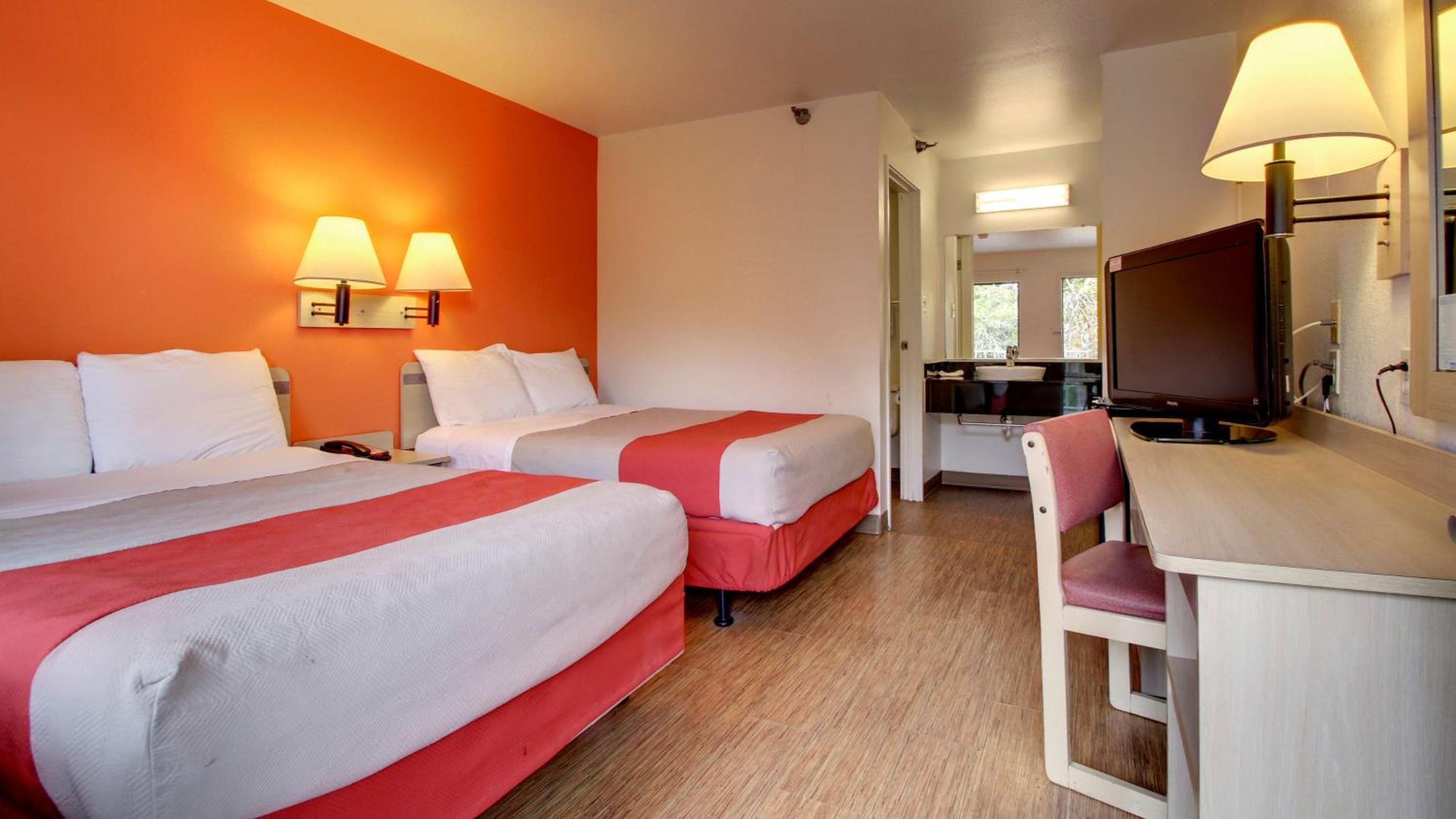 Motel 6-Des Moines, IA - North