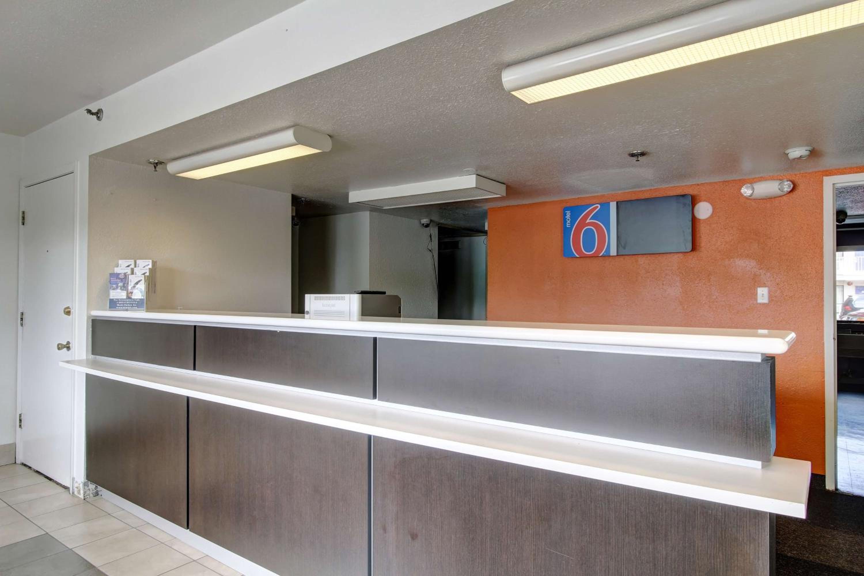 Motel 6-Amherst, OH - Cleveland West - Lorain