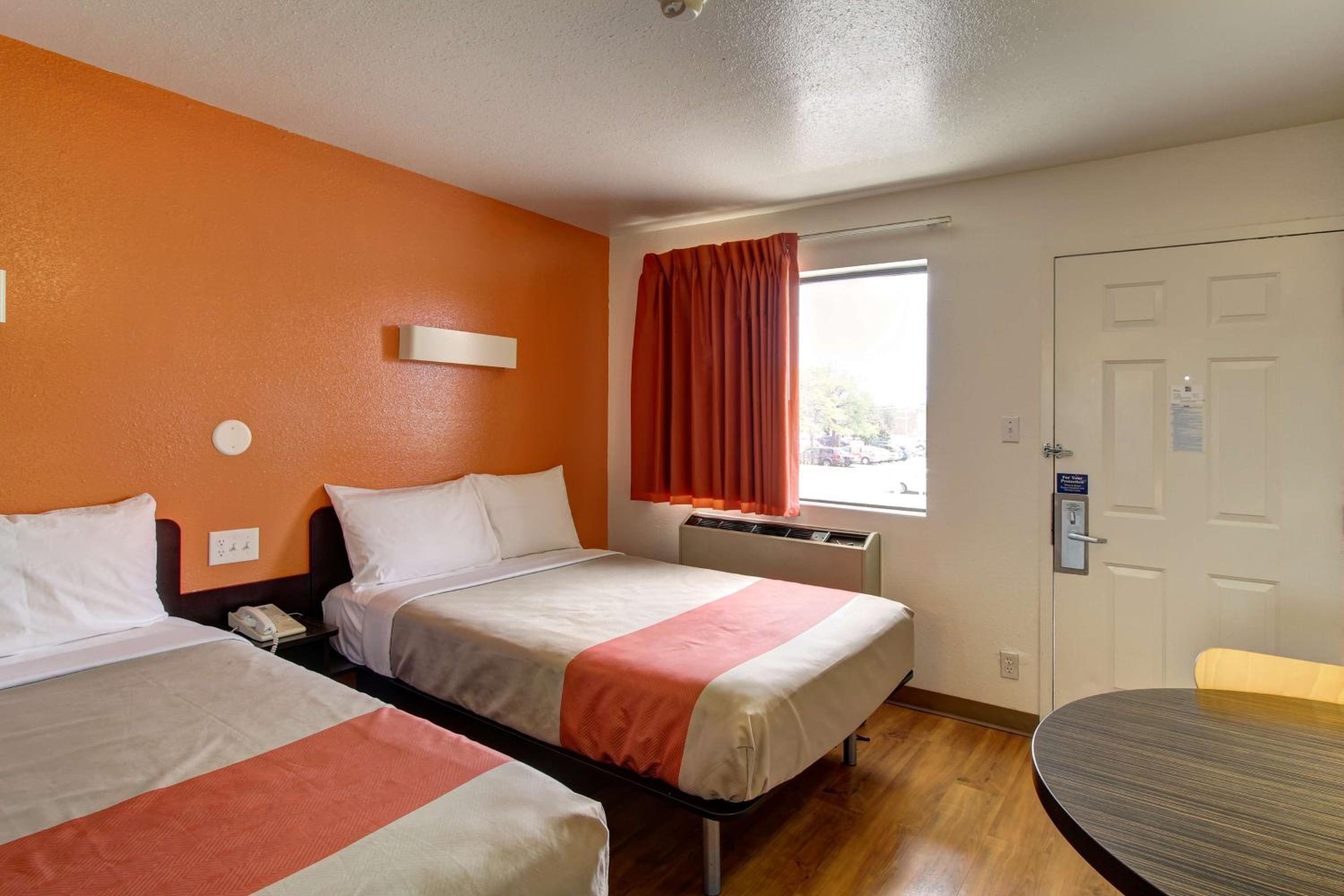 Motel 6-Amherst, OH - Cleveland West - Lorain
