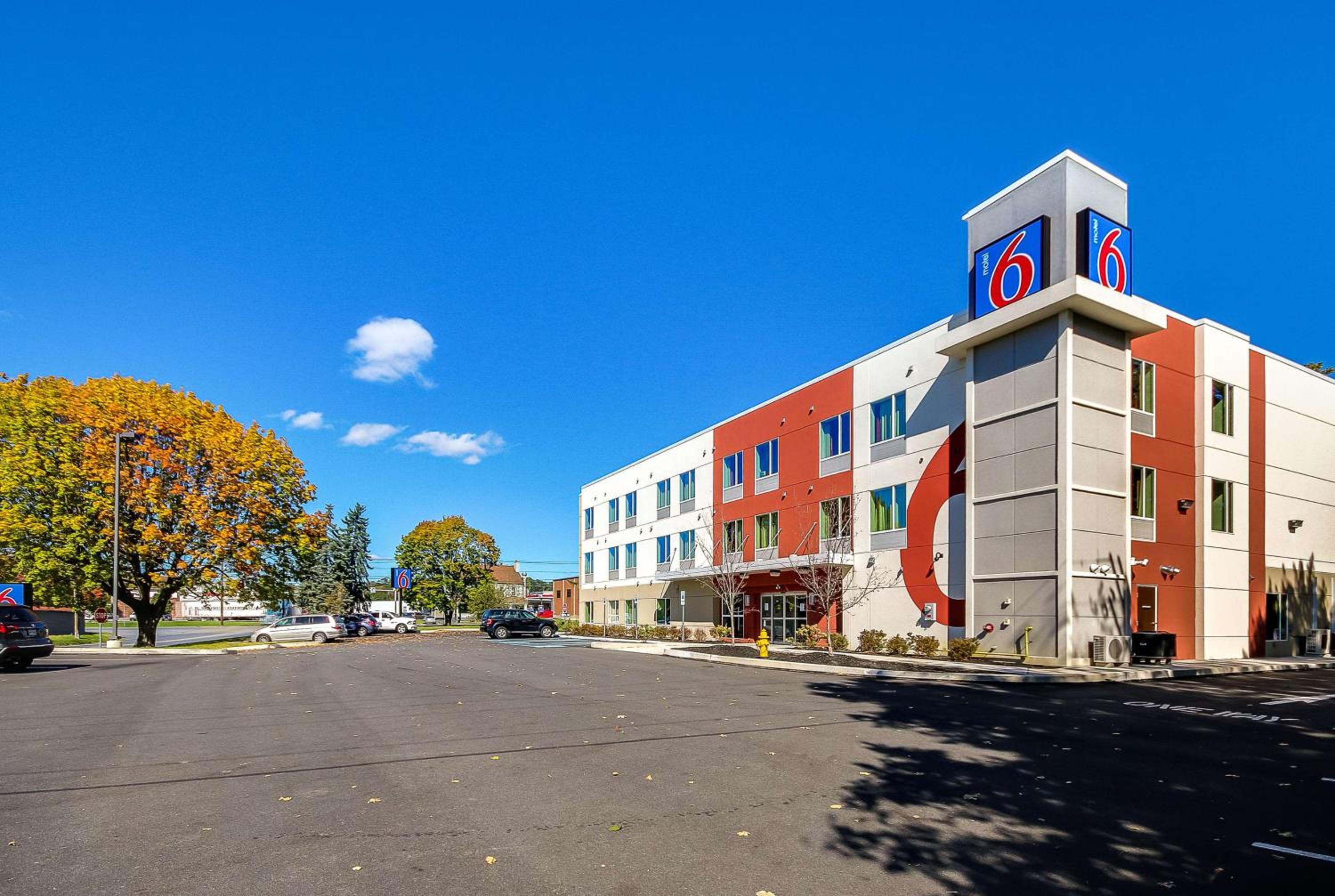 Allentown Vacations - Motel 6-Allentown, PA - Property Image 31