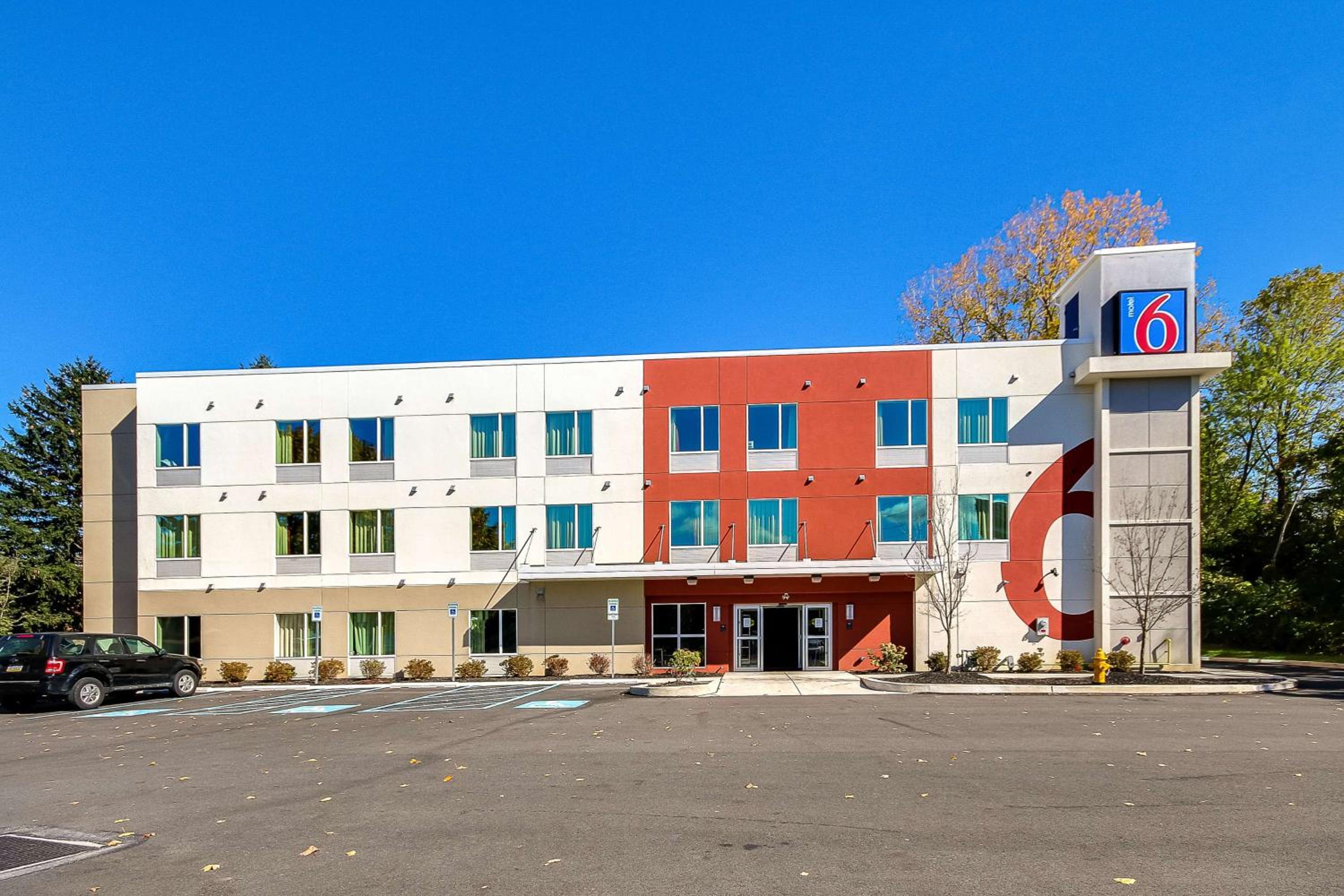 Allentown Vacations - Motel 6-Allentown, PA - Property Image 30