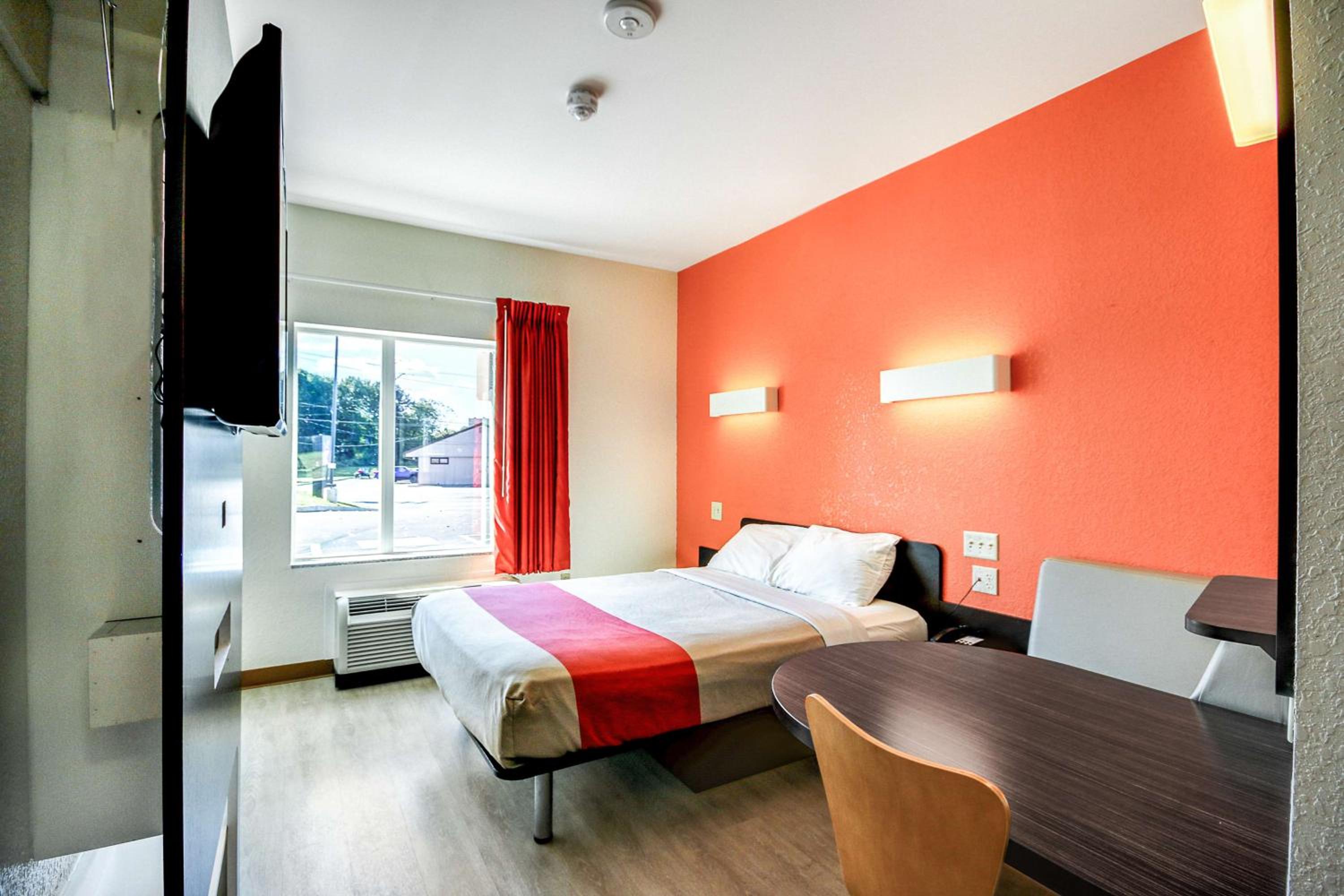 Allentown Vacations - Motel 6-Allentown, PA - Property Image 15