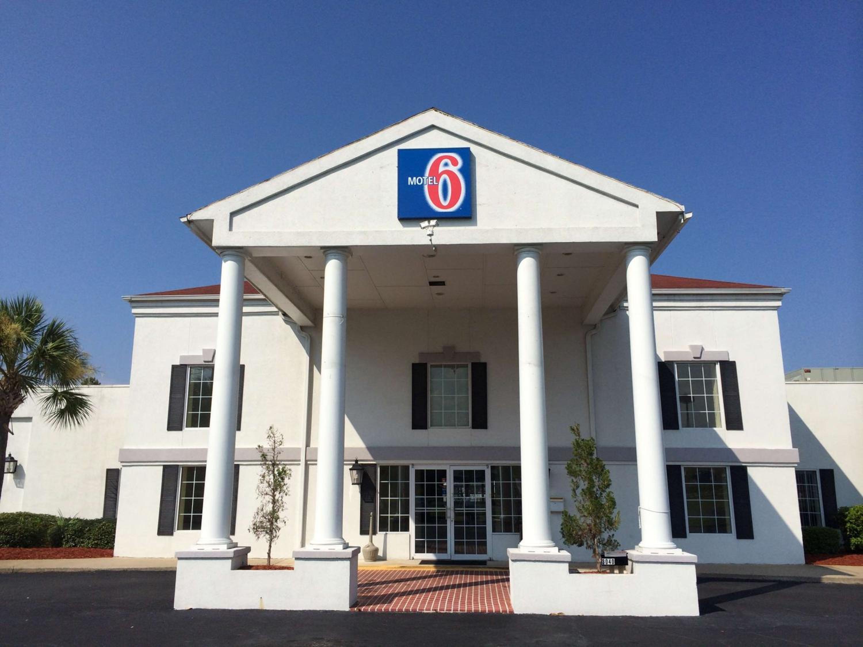 Brunswick Vacations - Motel 6-Brunswick, GA - Property Image 16