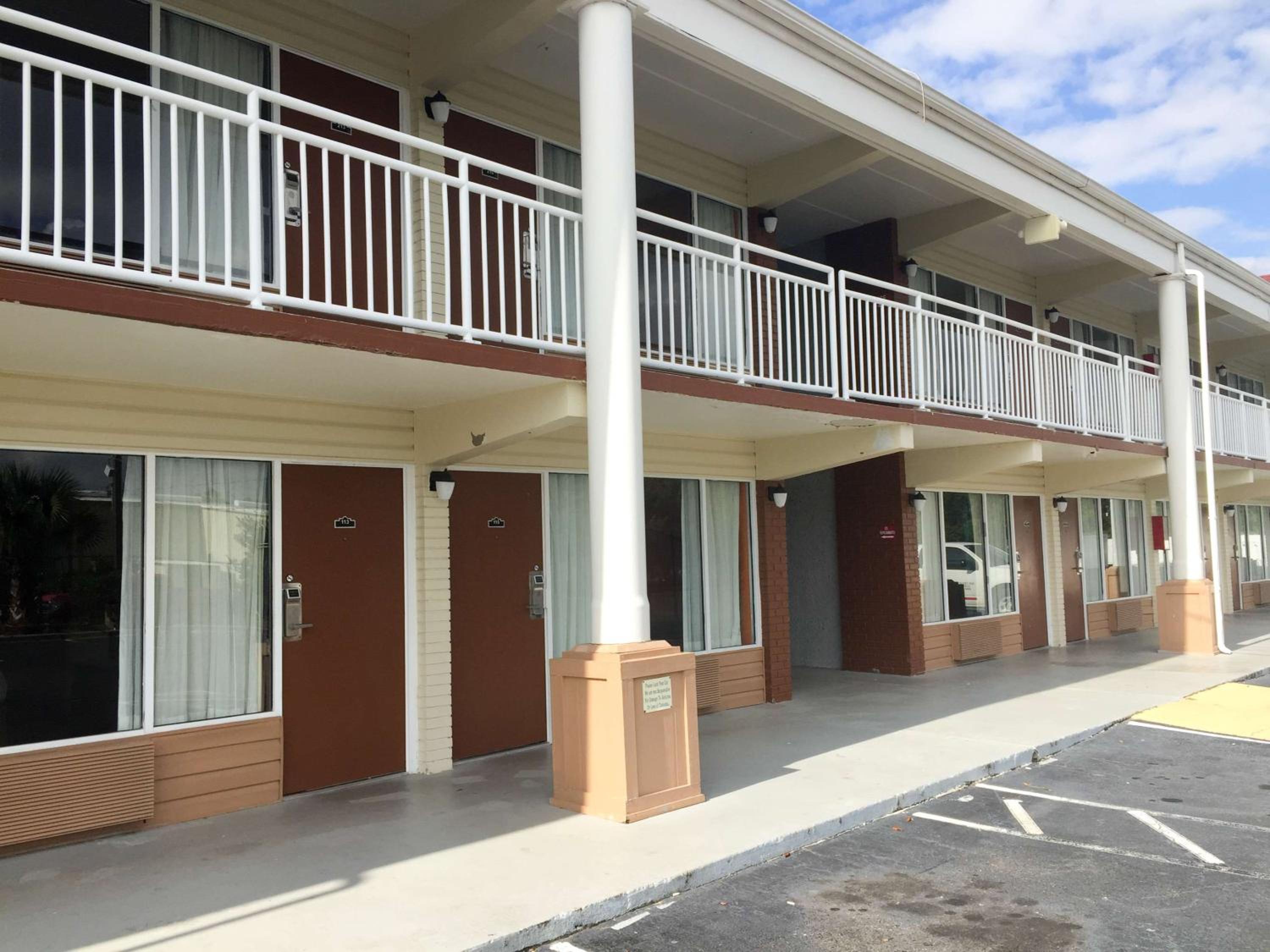 Brunswick Vacations - Motel 6-Brunswick, GA - Property Image 13
