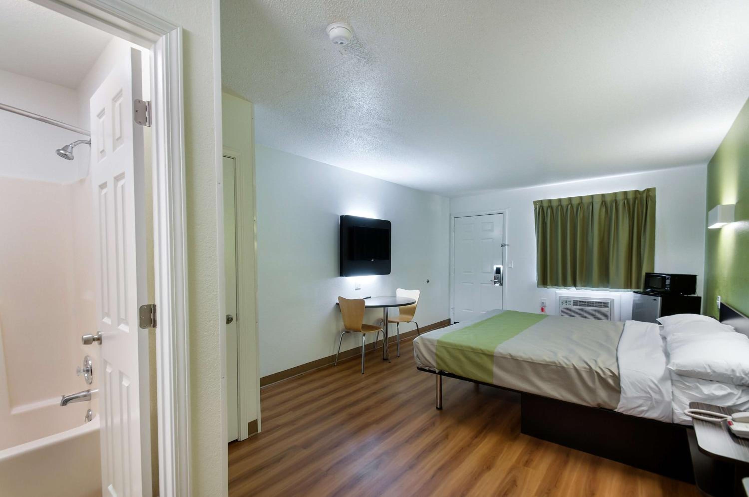 Motel 6-Charles Town, WV