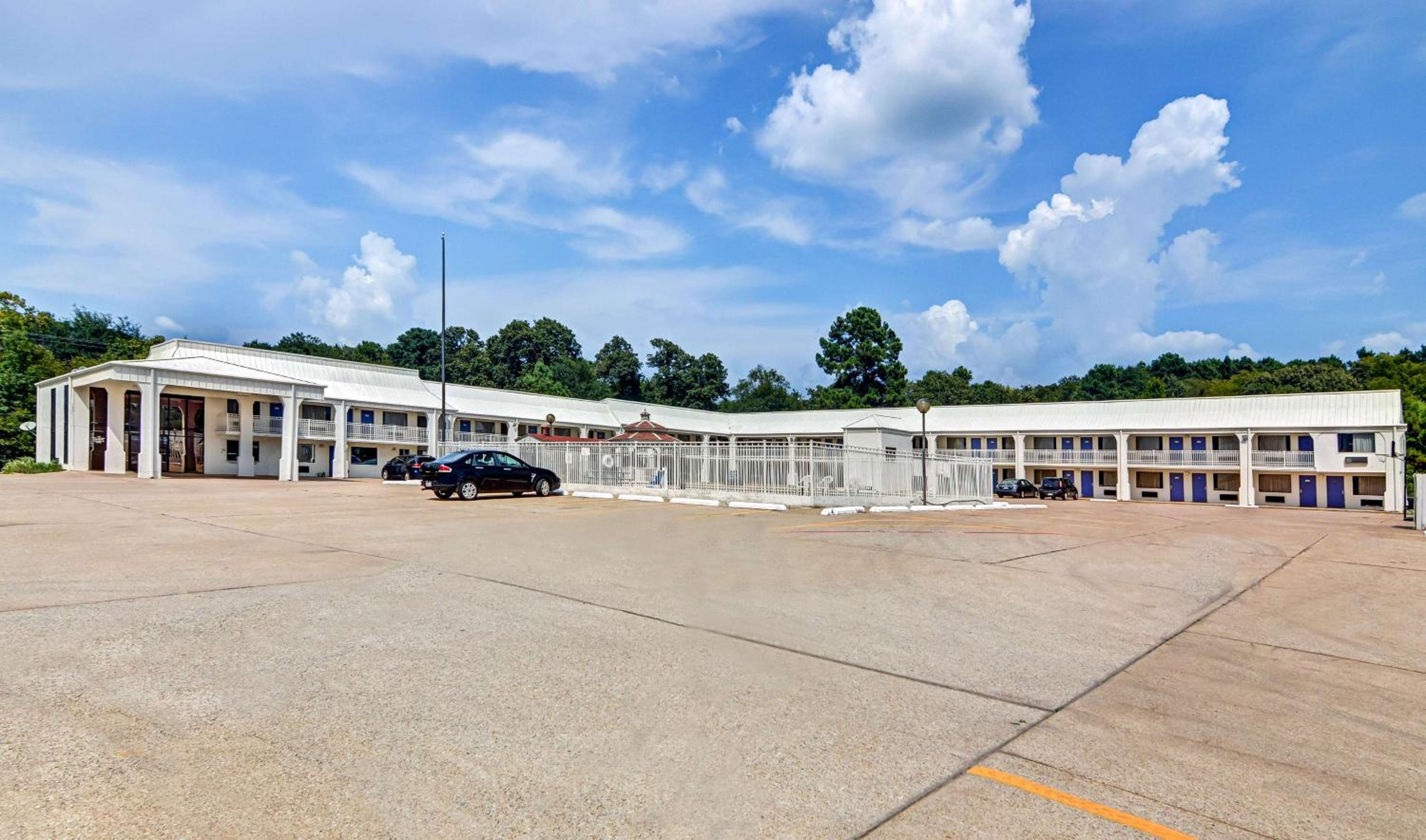 Motel 6-Lindale, TX
