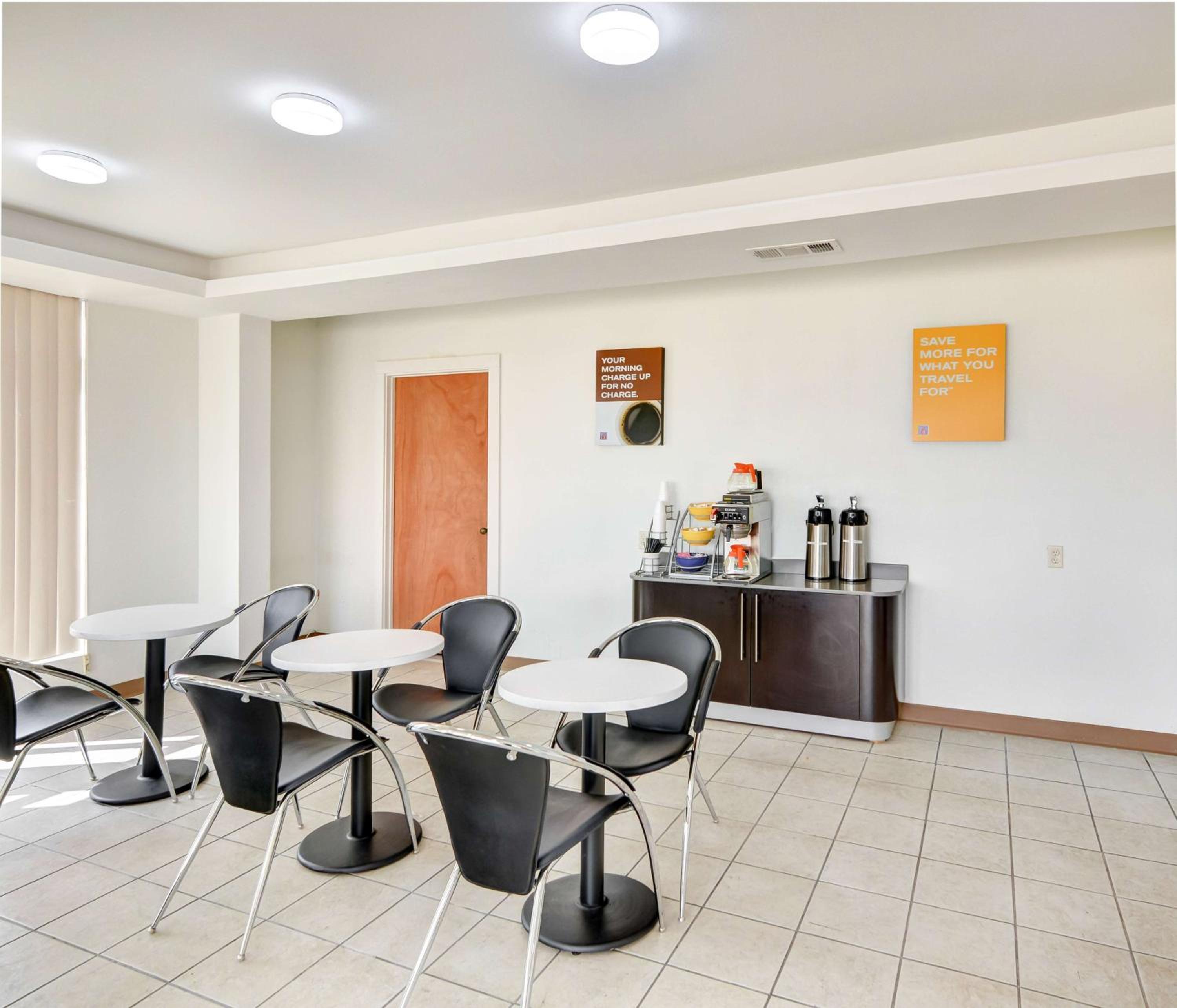 Motel 6-Lindale, TX