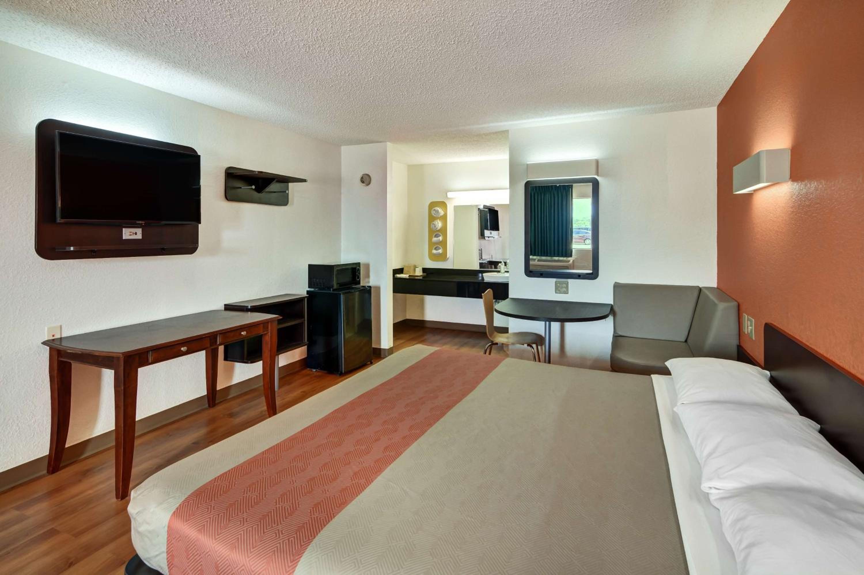Motel 6-Lindale, TX