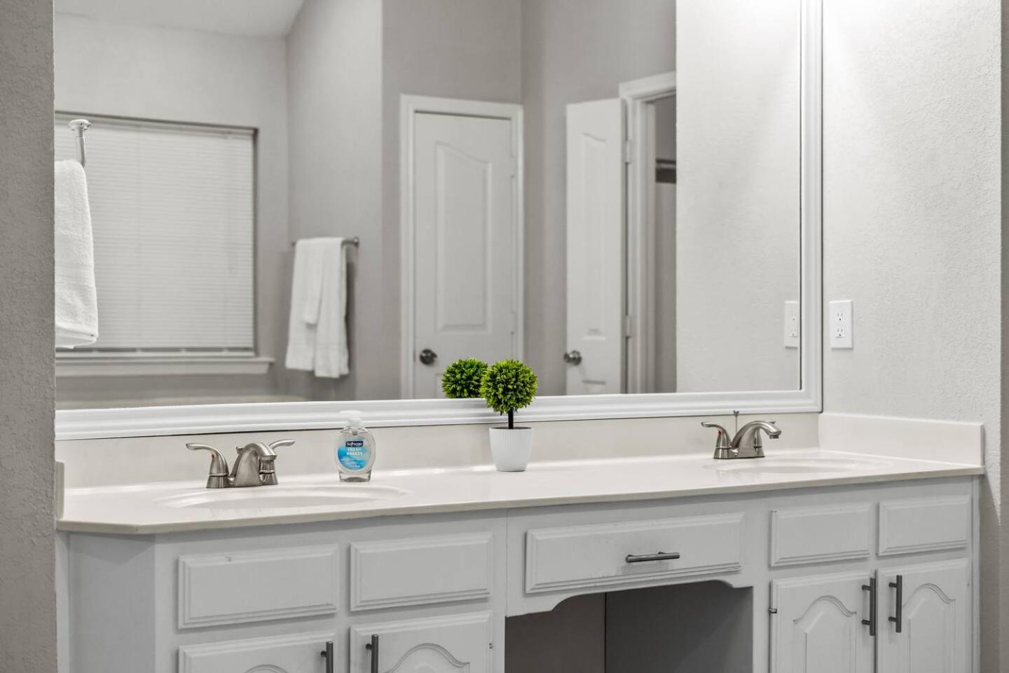 Spacious 4-Bedroom Home for Relocating Families