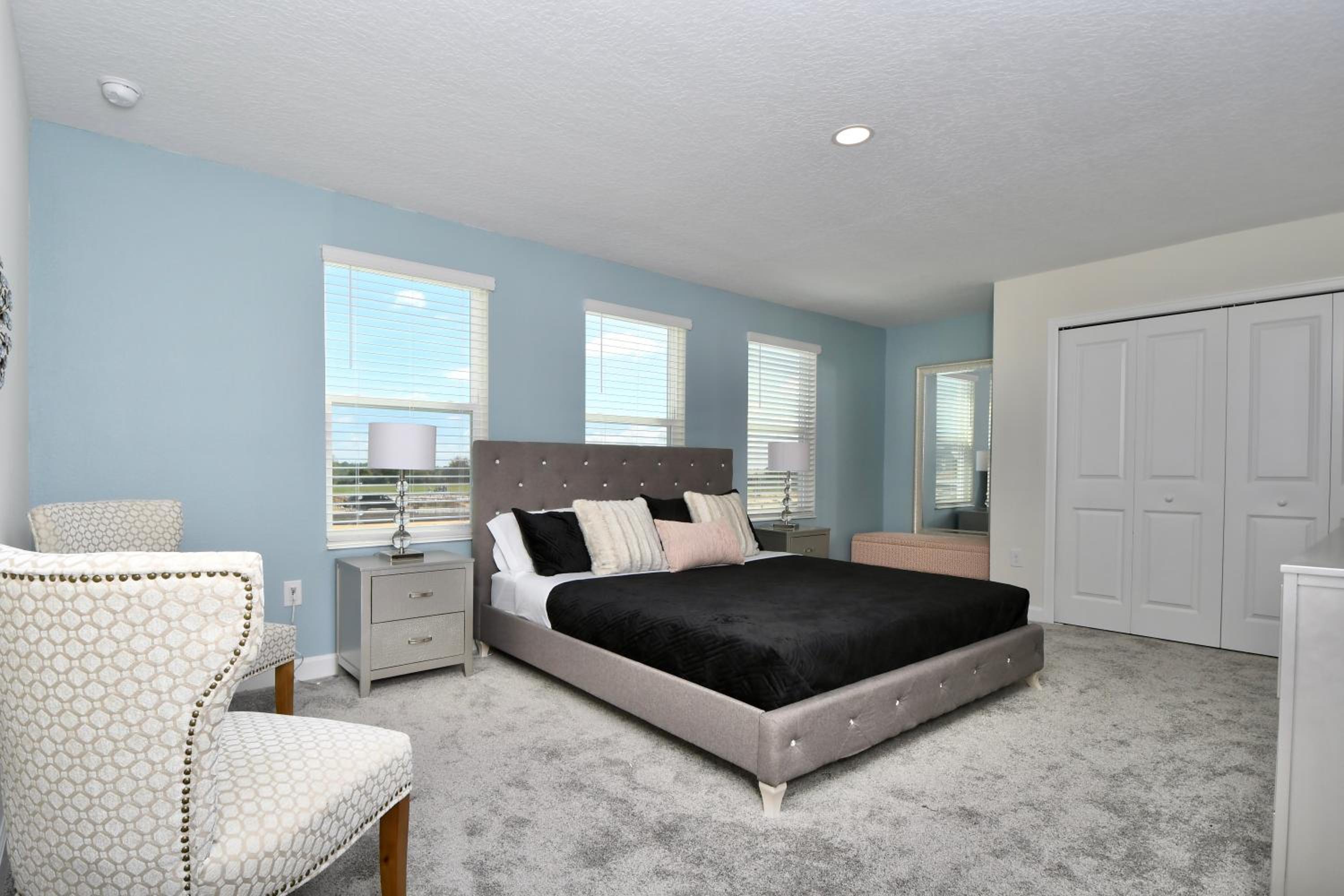 Modern Oasis Near Shopping n Golf Course w Pool