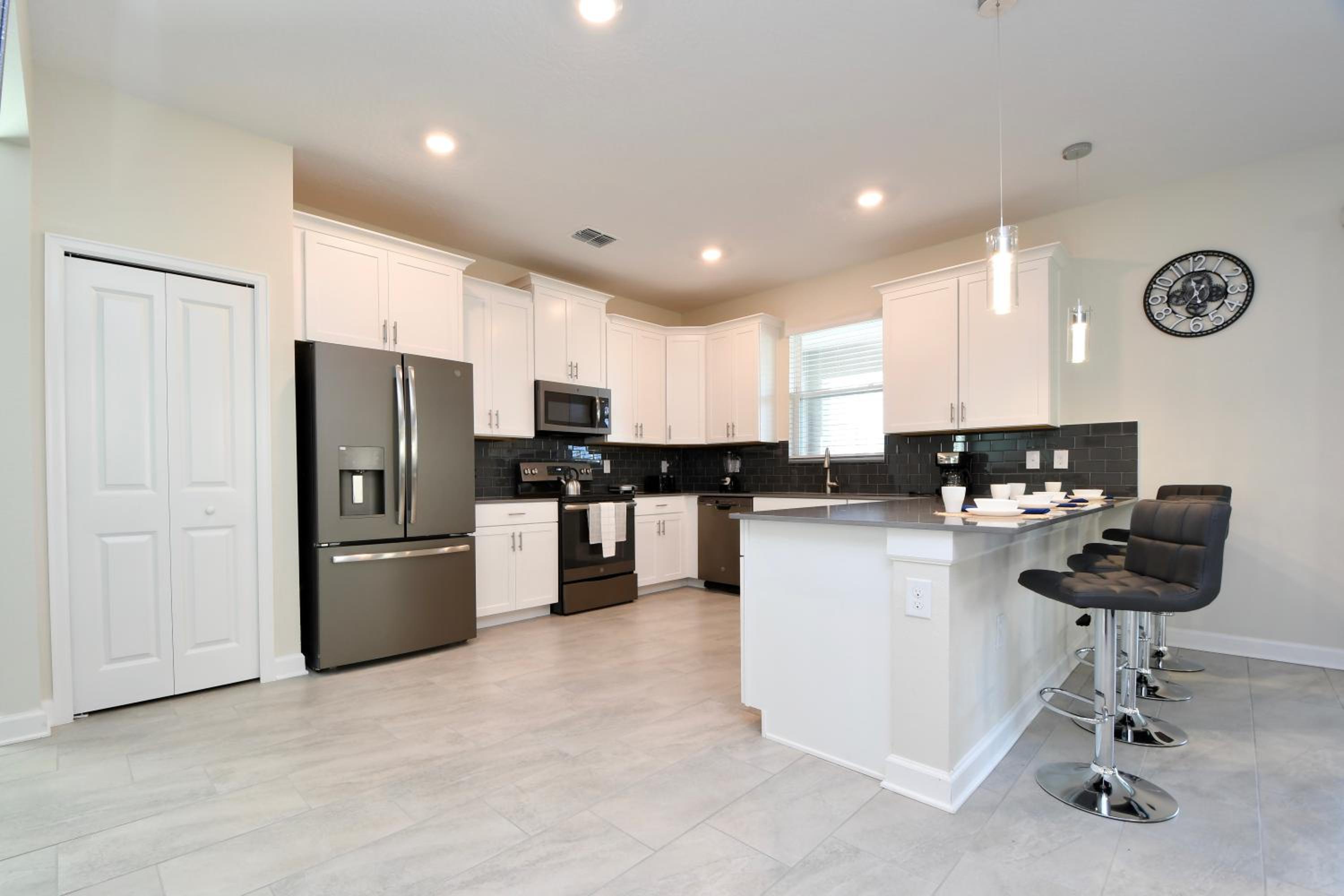 Modern Oasis Near Shopping n Golf Course w Pool