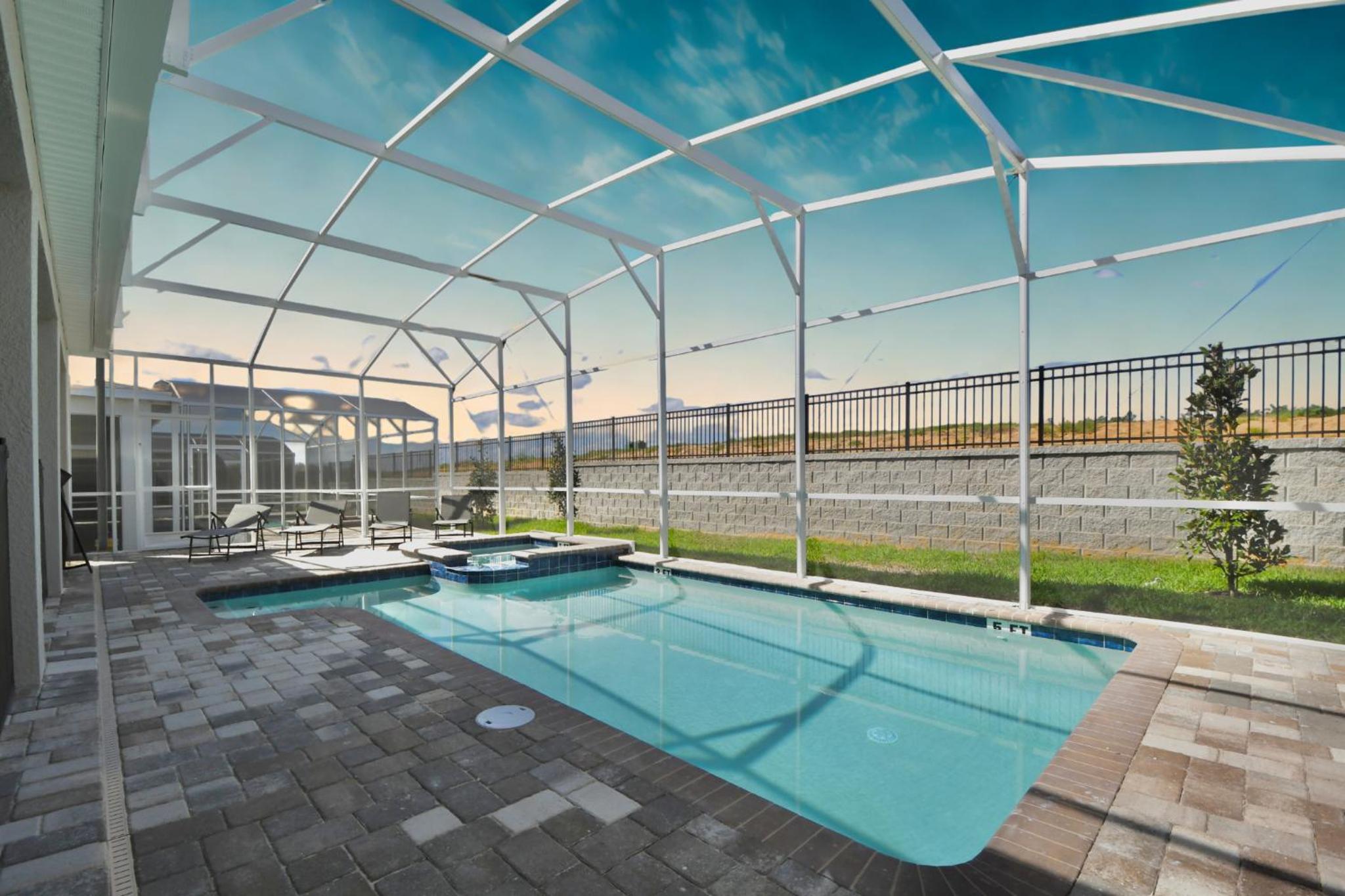Modern Oasis Near Shopping n Golf Course w Pool