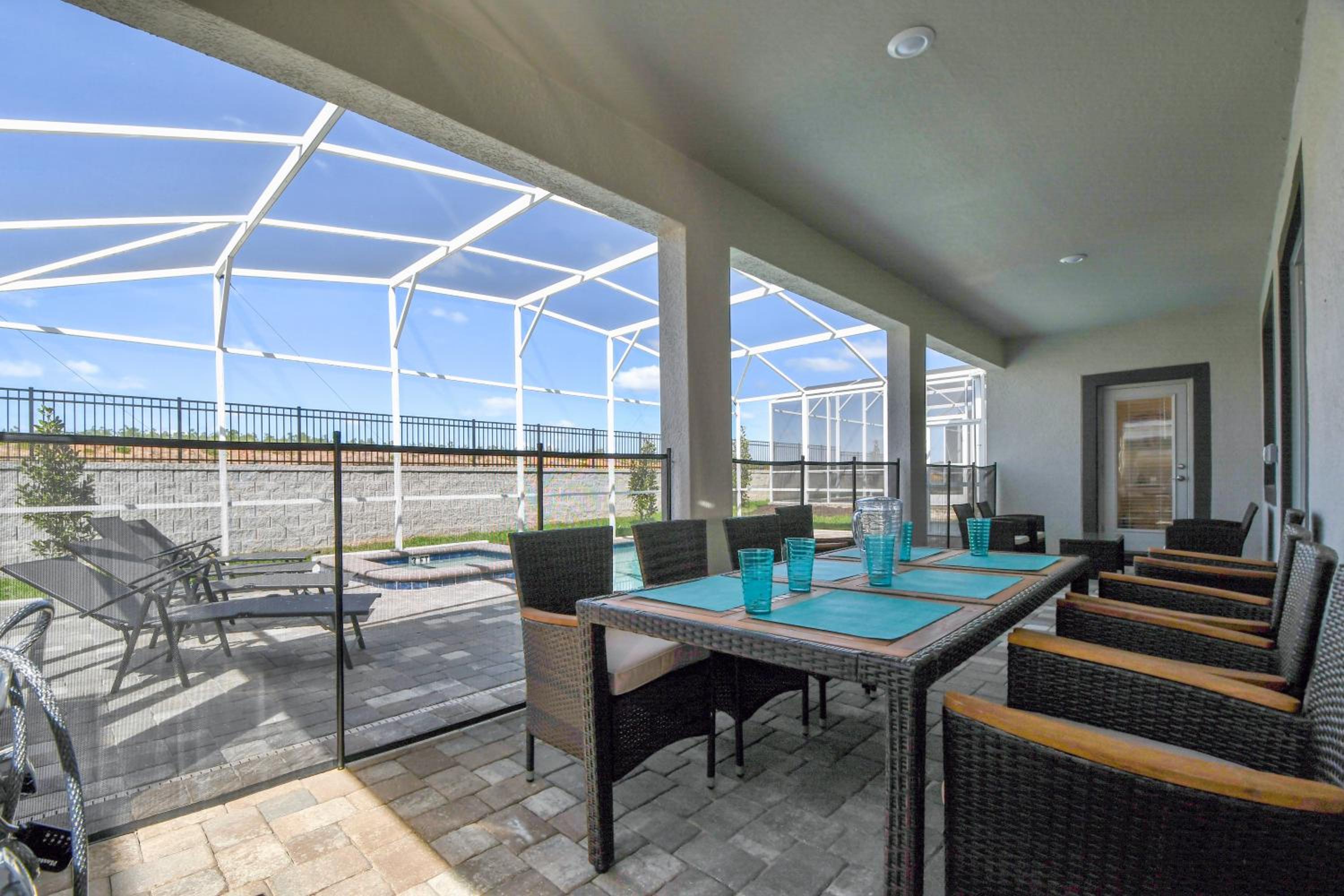 Modern Oasis Near Shopping n Golf Course w Pool