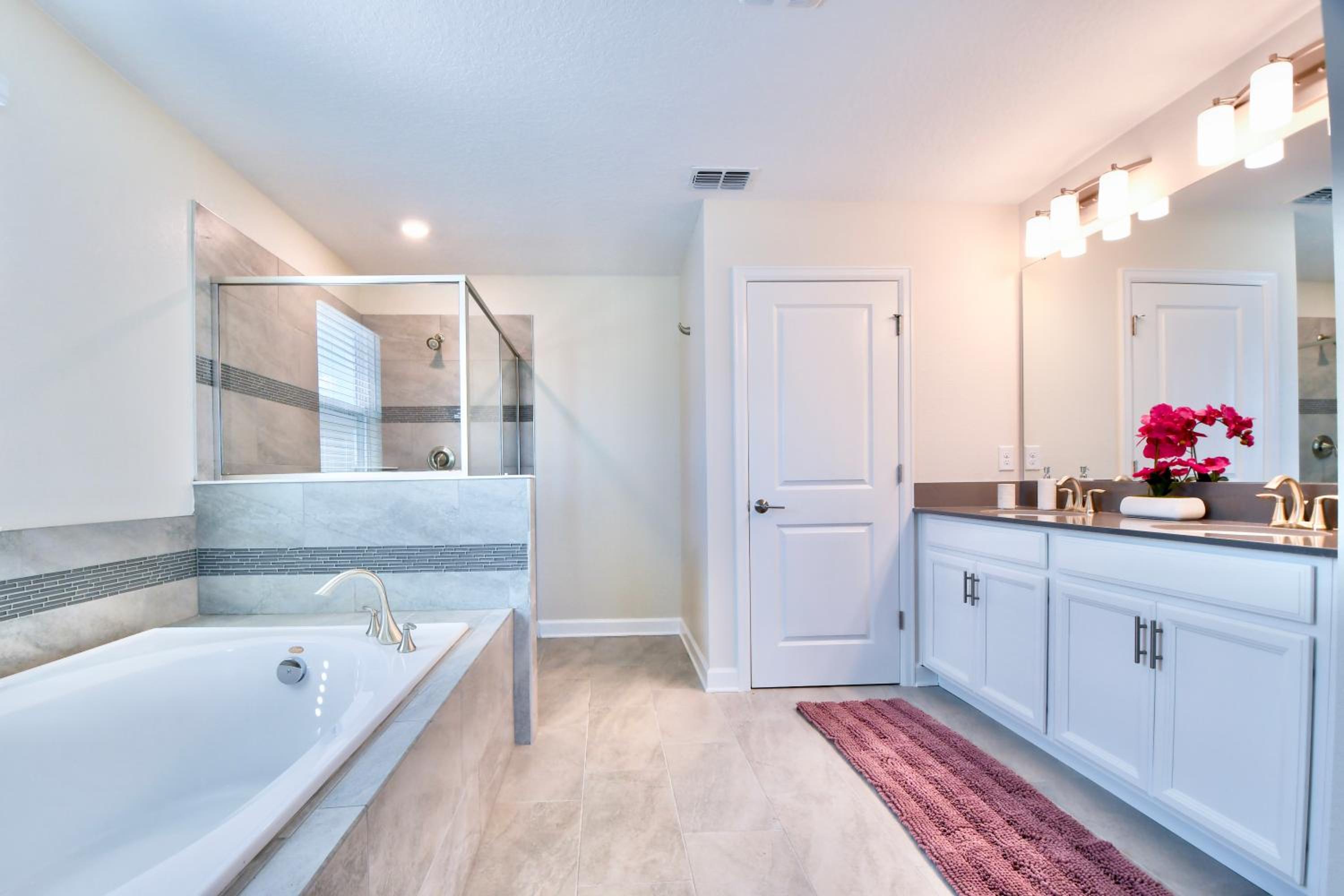 Modern Oasis Near Shopping n Golf Course w Pool