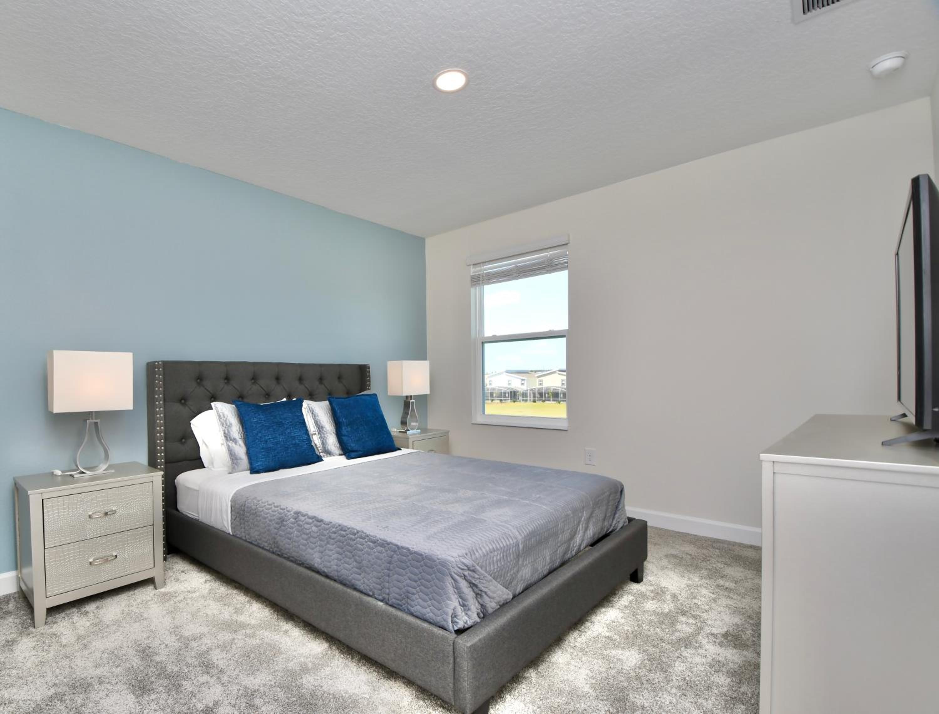 Modern Oasis Near Shopping n Golf Course w Pool