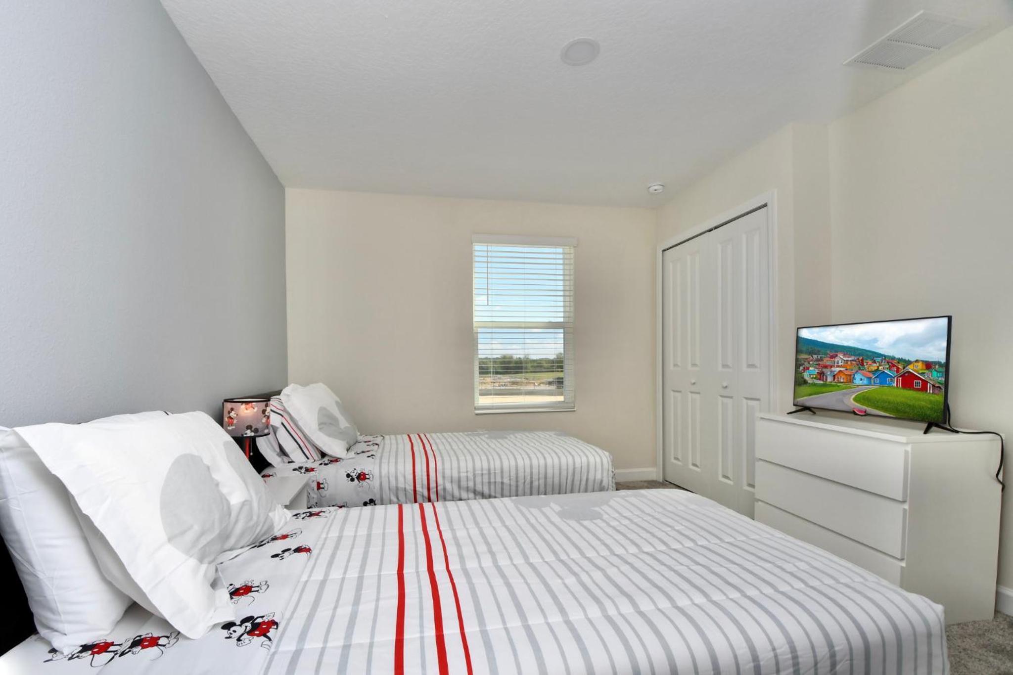 Modern Oasis Near Shopping n Golf Course w Pool