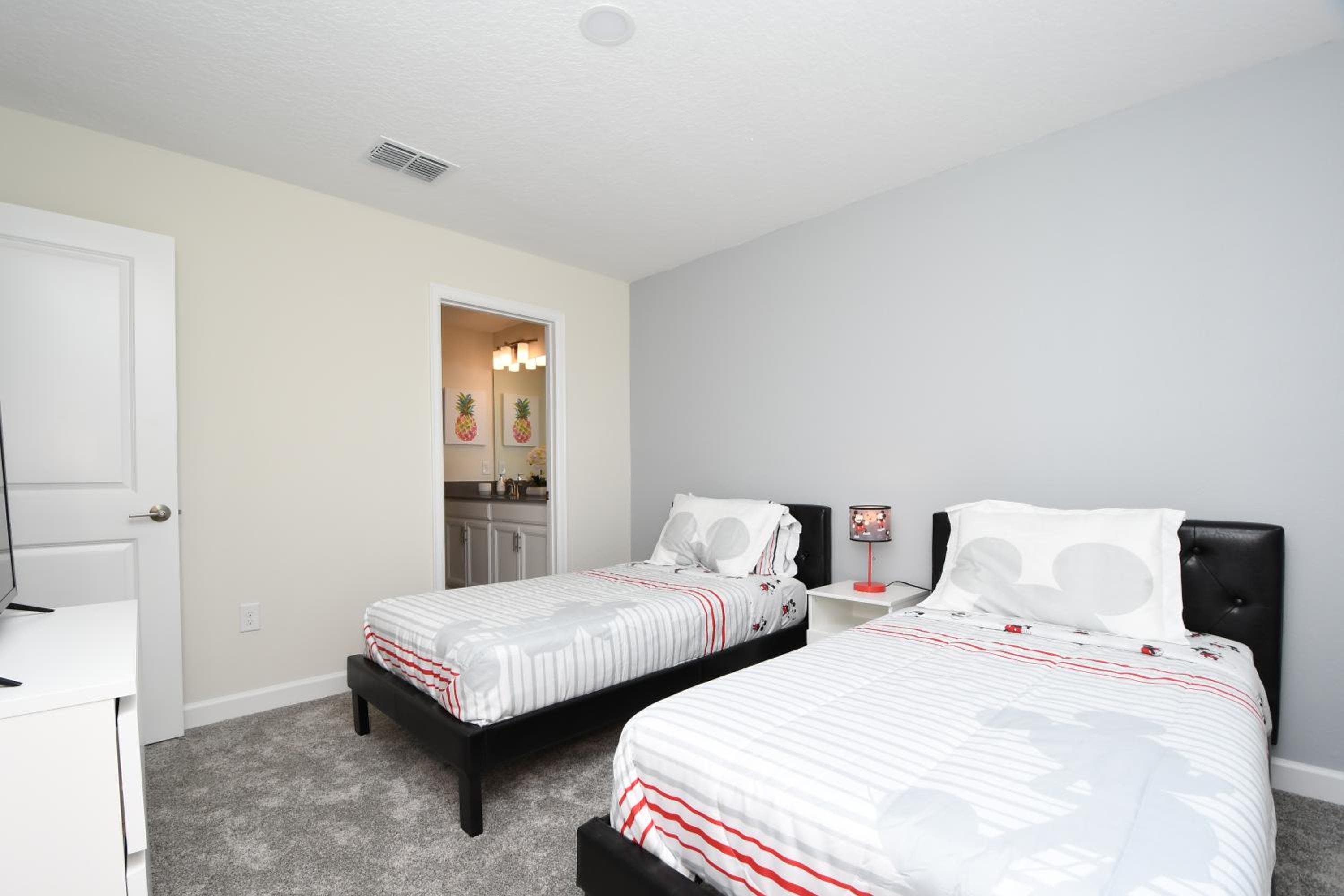 Modern Oasis Near Shopping n Golf Course w Pool