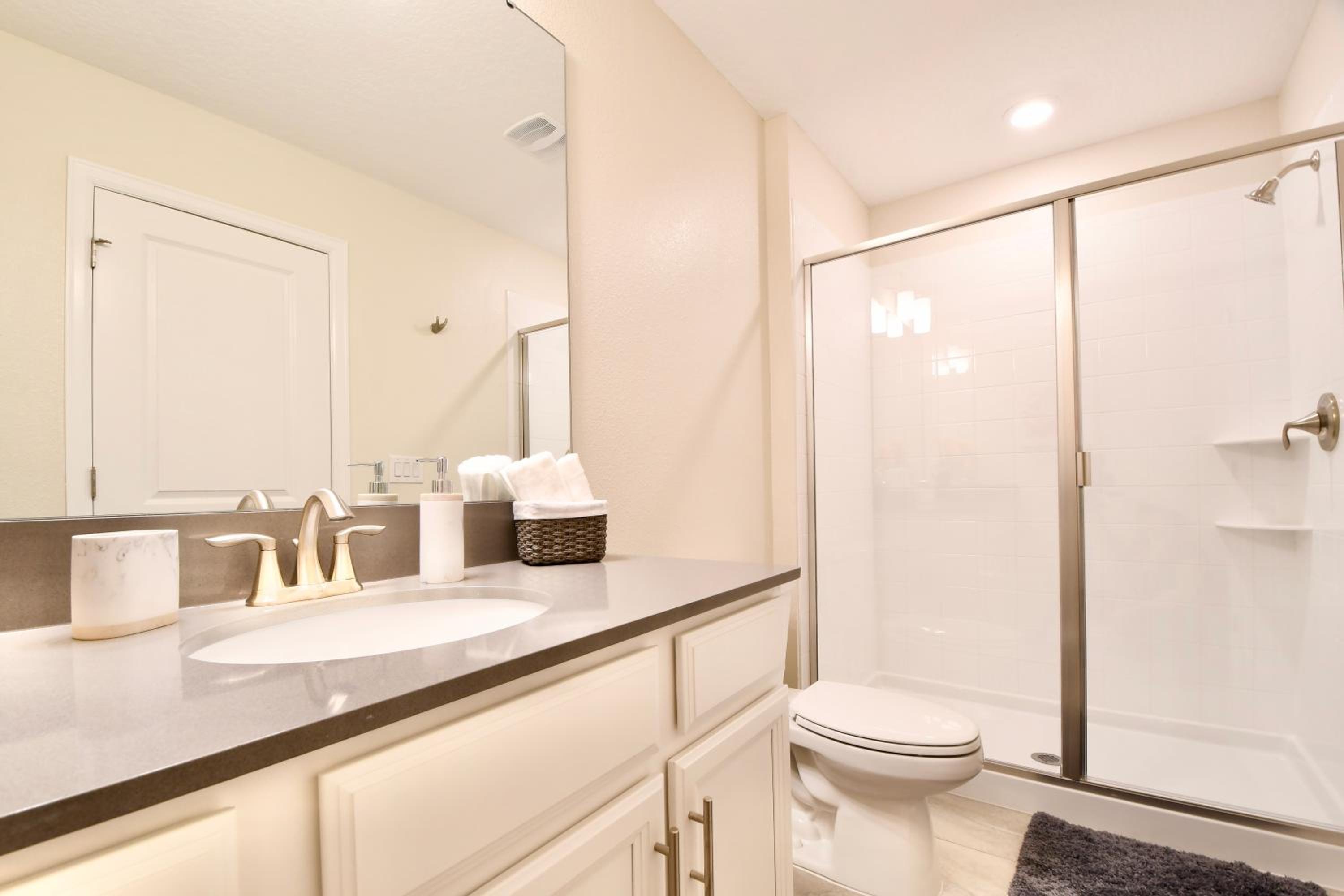 Modern Oasis Near Shopping n Golf Course w Pool