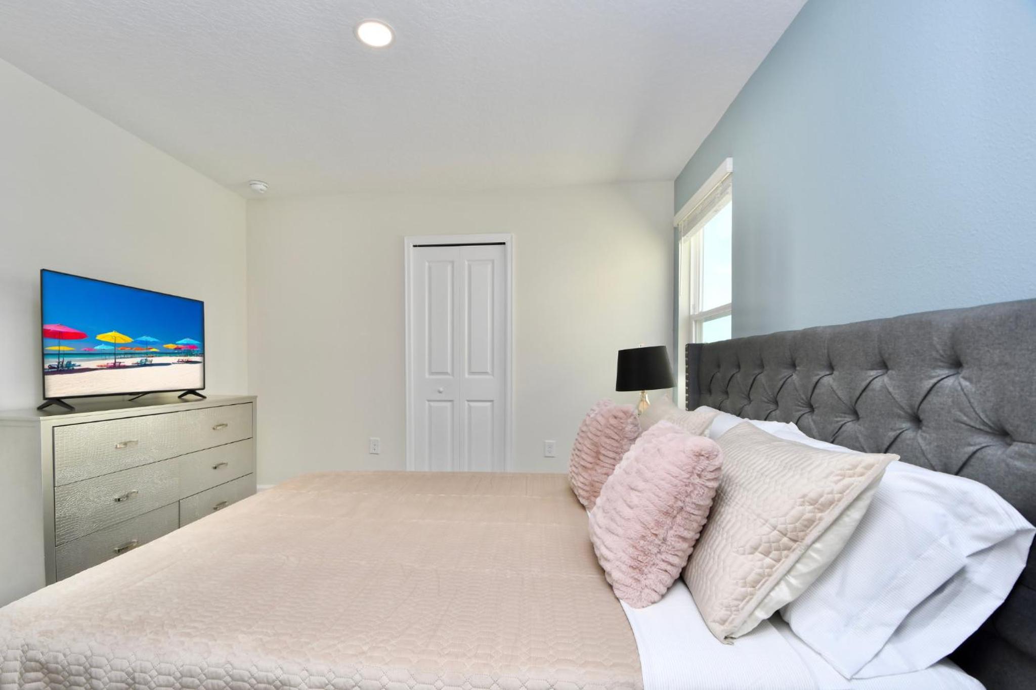 Modern Oasis Near Shopping n Golf Course w Pool