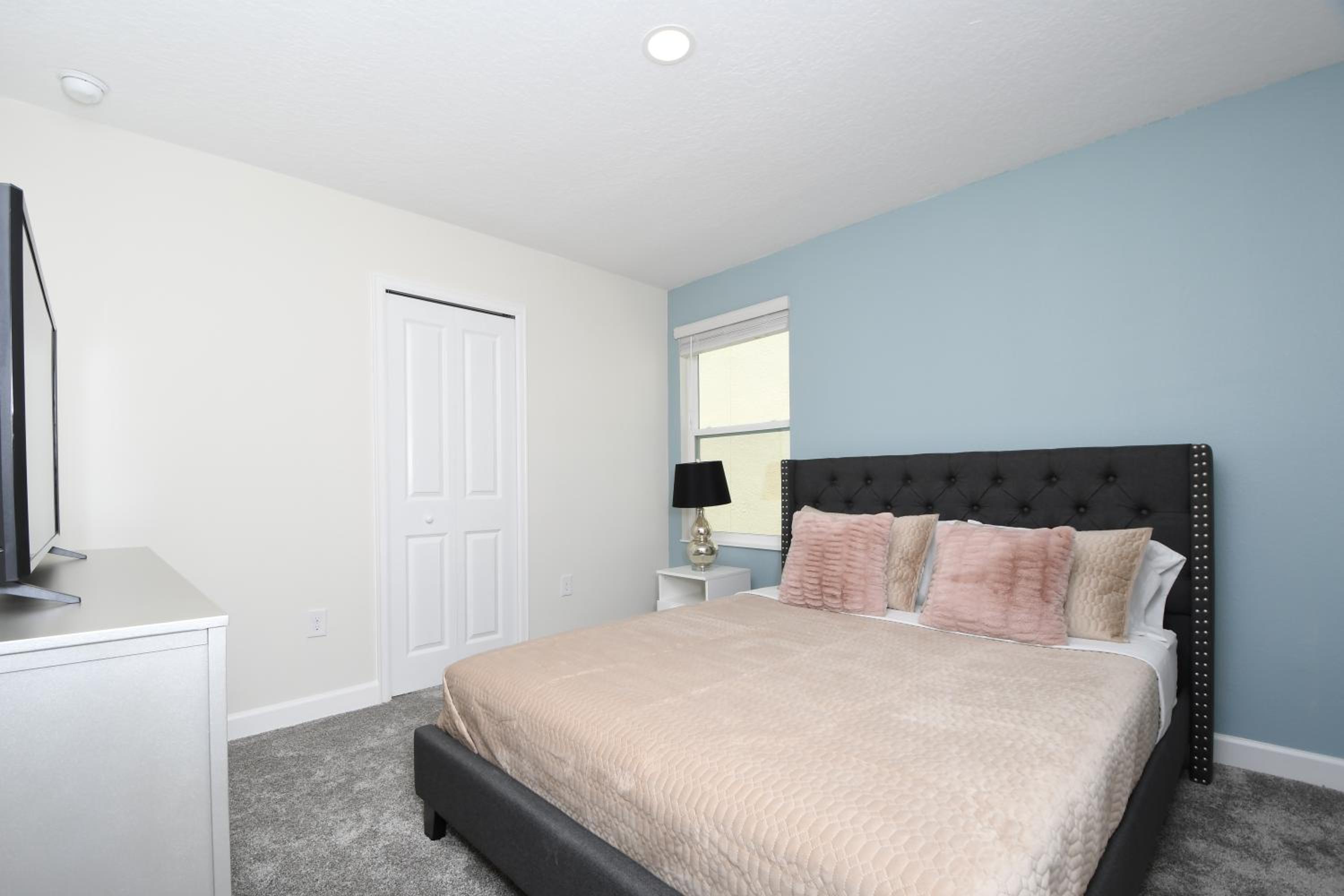 Modern Oasis Near Shopping n Golf Course w Pool