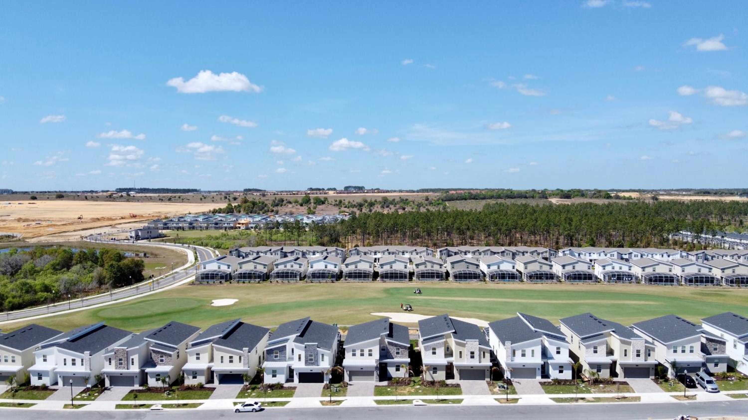 Modern Oasis Near Shopping n Golf Course w Pool