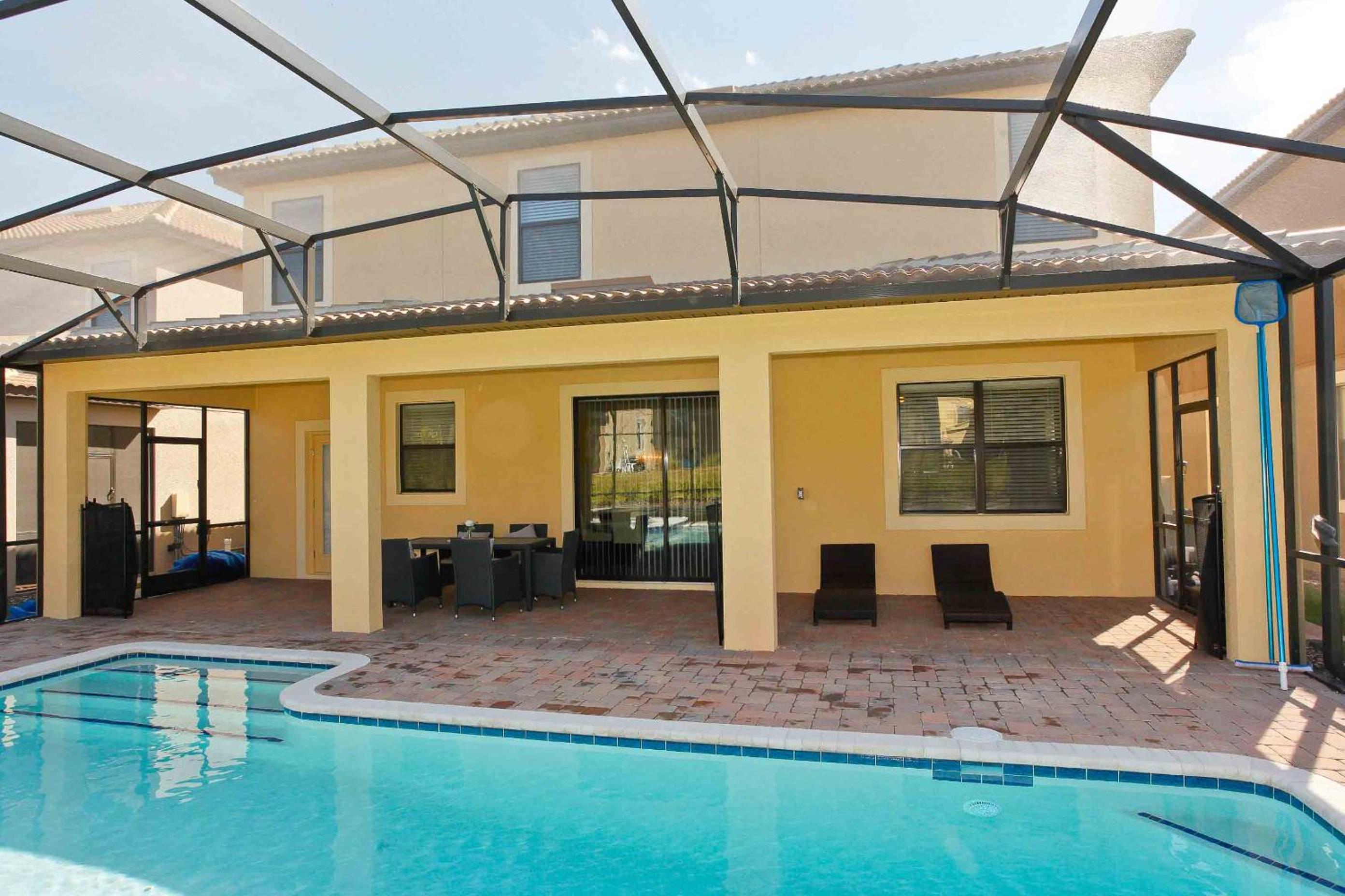 Spacious family getaway in Champions Gate Resort
