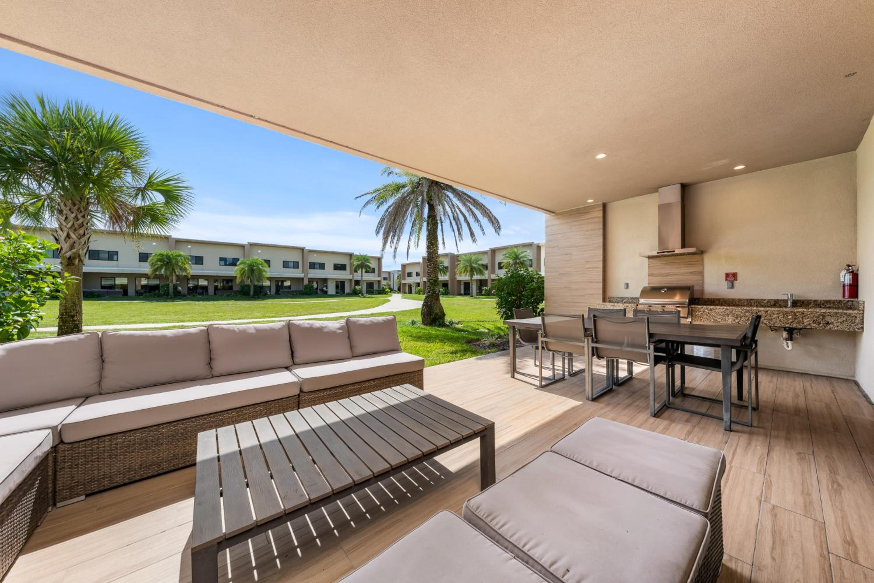 Bright and Modern Townhome at Magic Village – Superb Disney Location