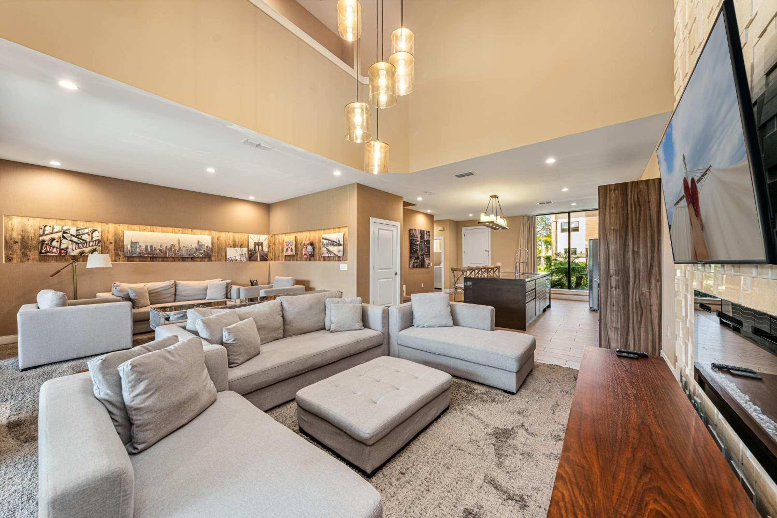 Bright and Modern Townhome at Magic Village – Superb Disney Location