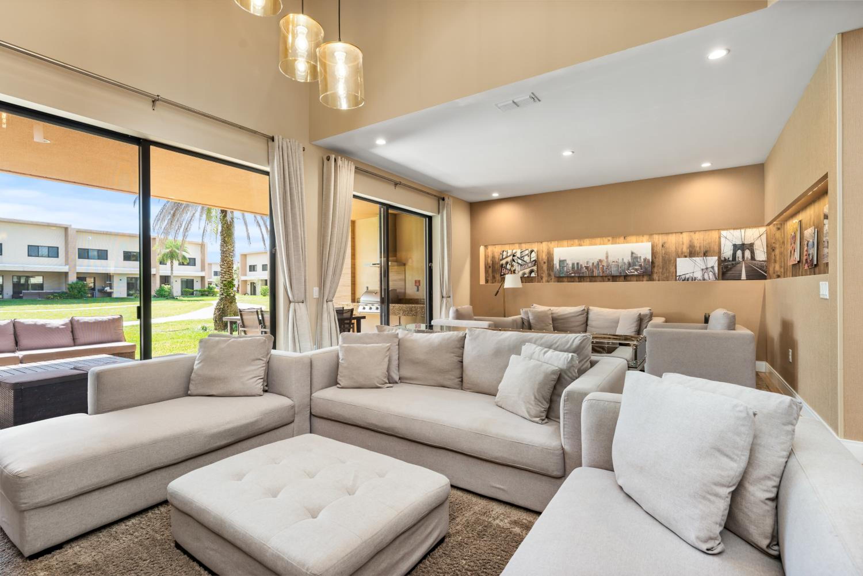 Bright and Modern Townhome at Magic Village – Superb Disney Location