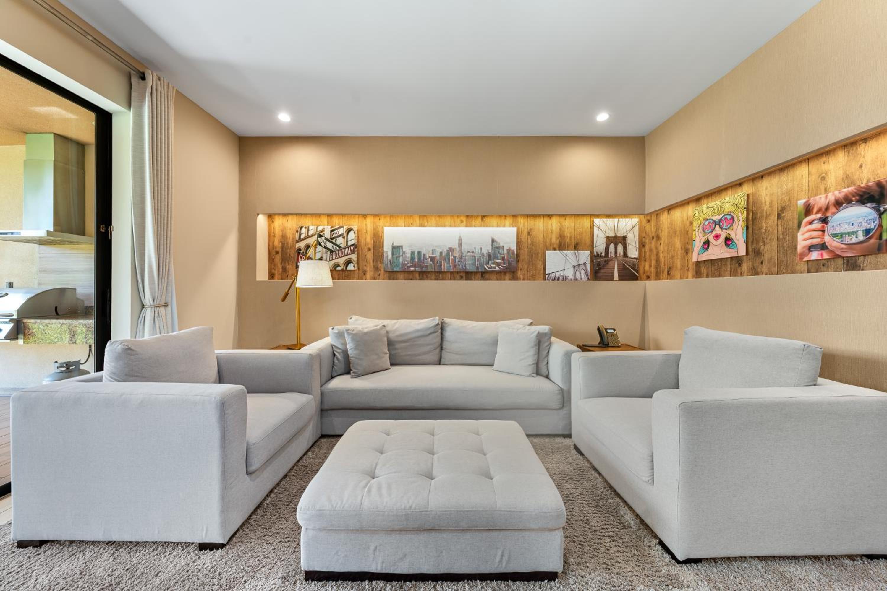 Bright and Modern Townhome at Magic Village – Superb Disney Location