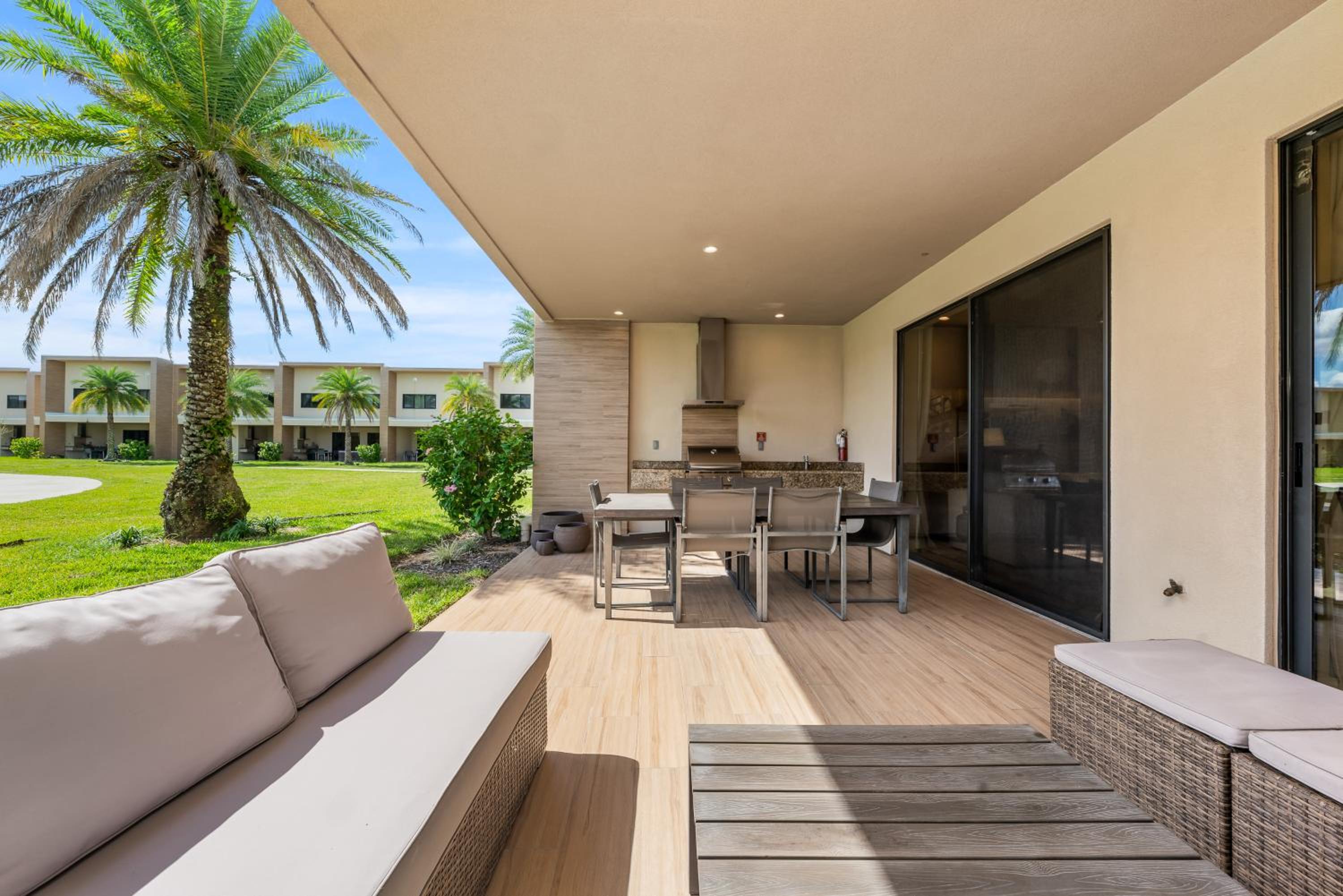 Bright and Modern Townhome at Magic Village – Superb Disney Location