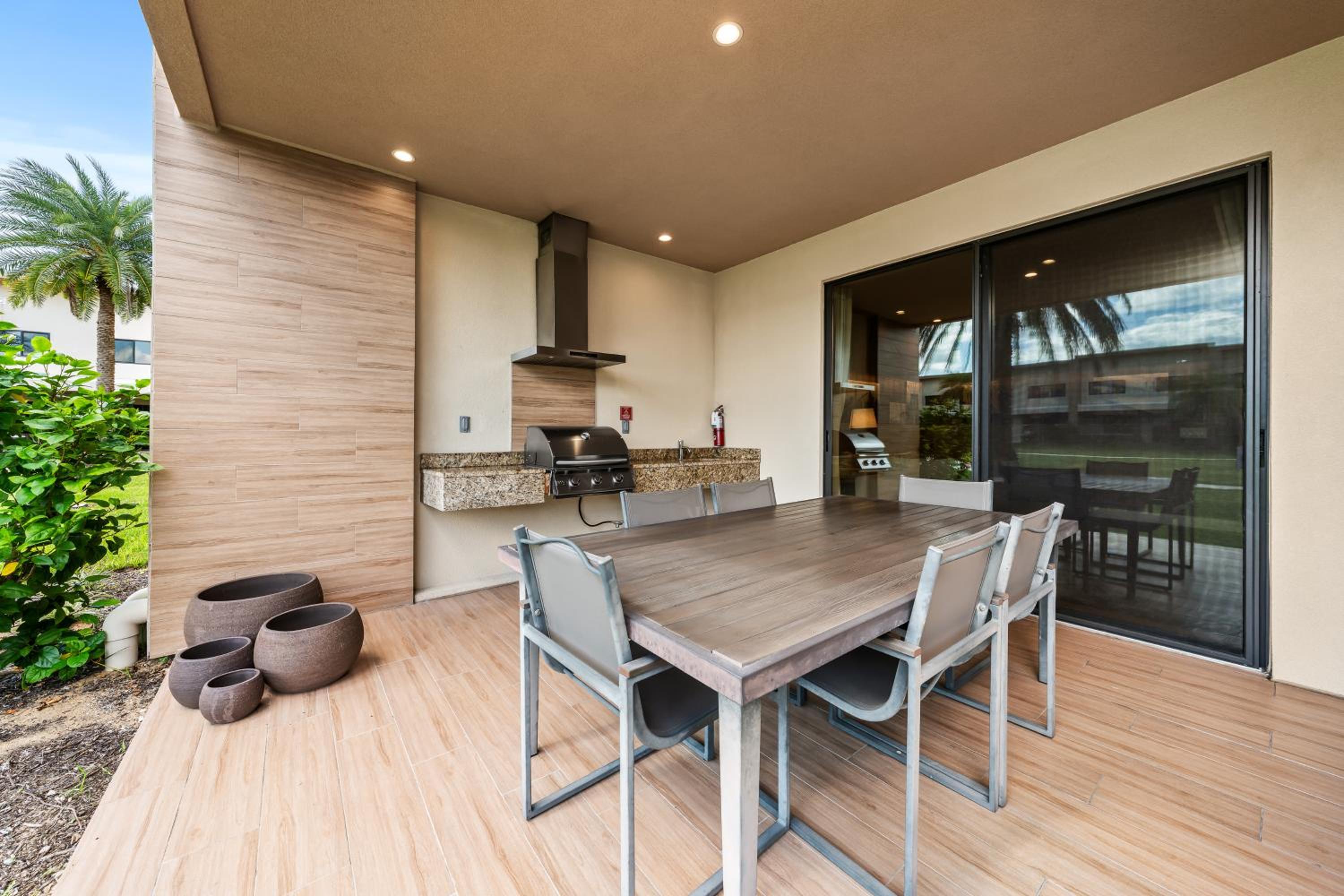 Bright and Modern Townhome at Magic Village – Superb Disney Location
