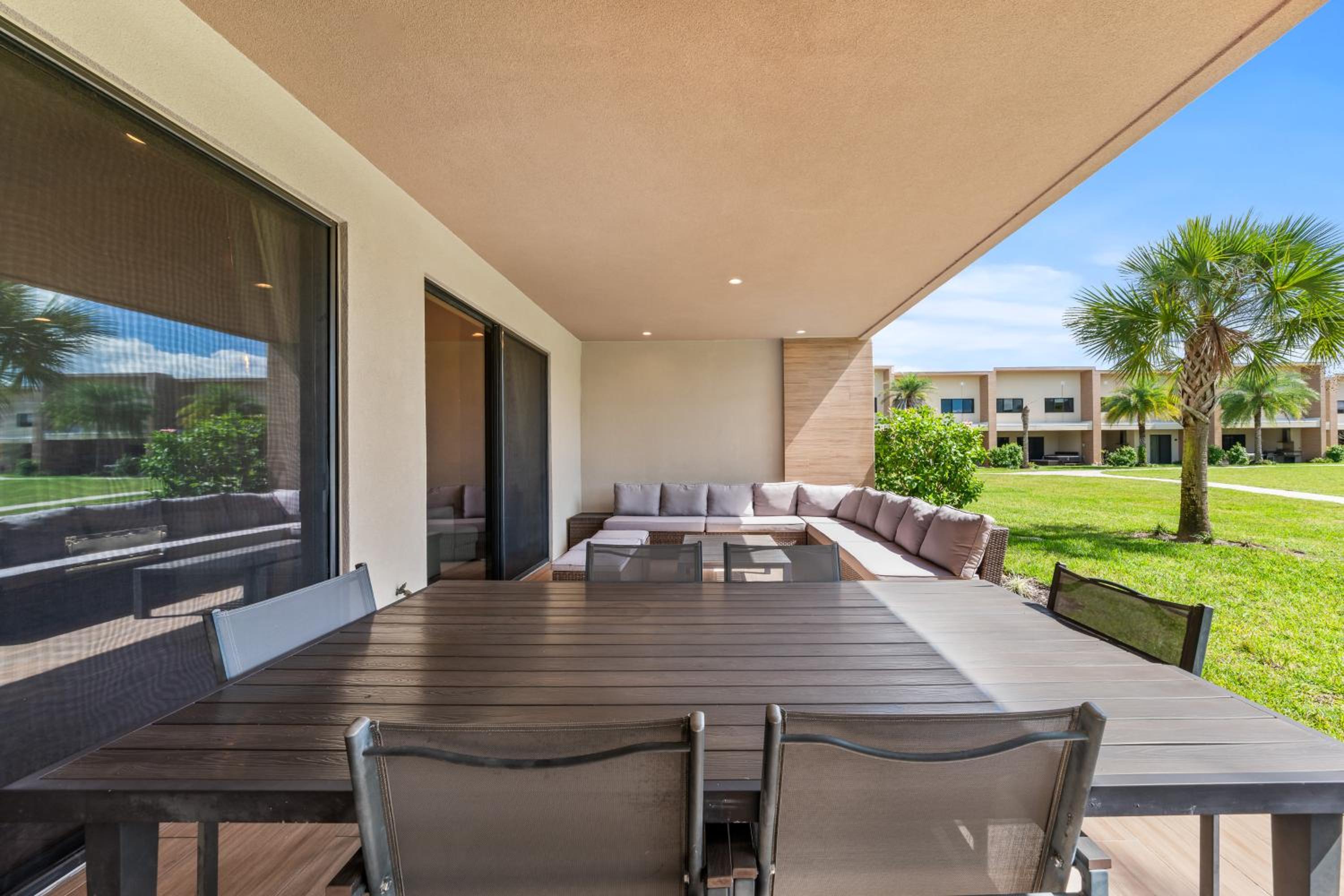 Bright and Modern Townhome at Magic Village – Superb Disney Location