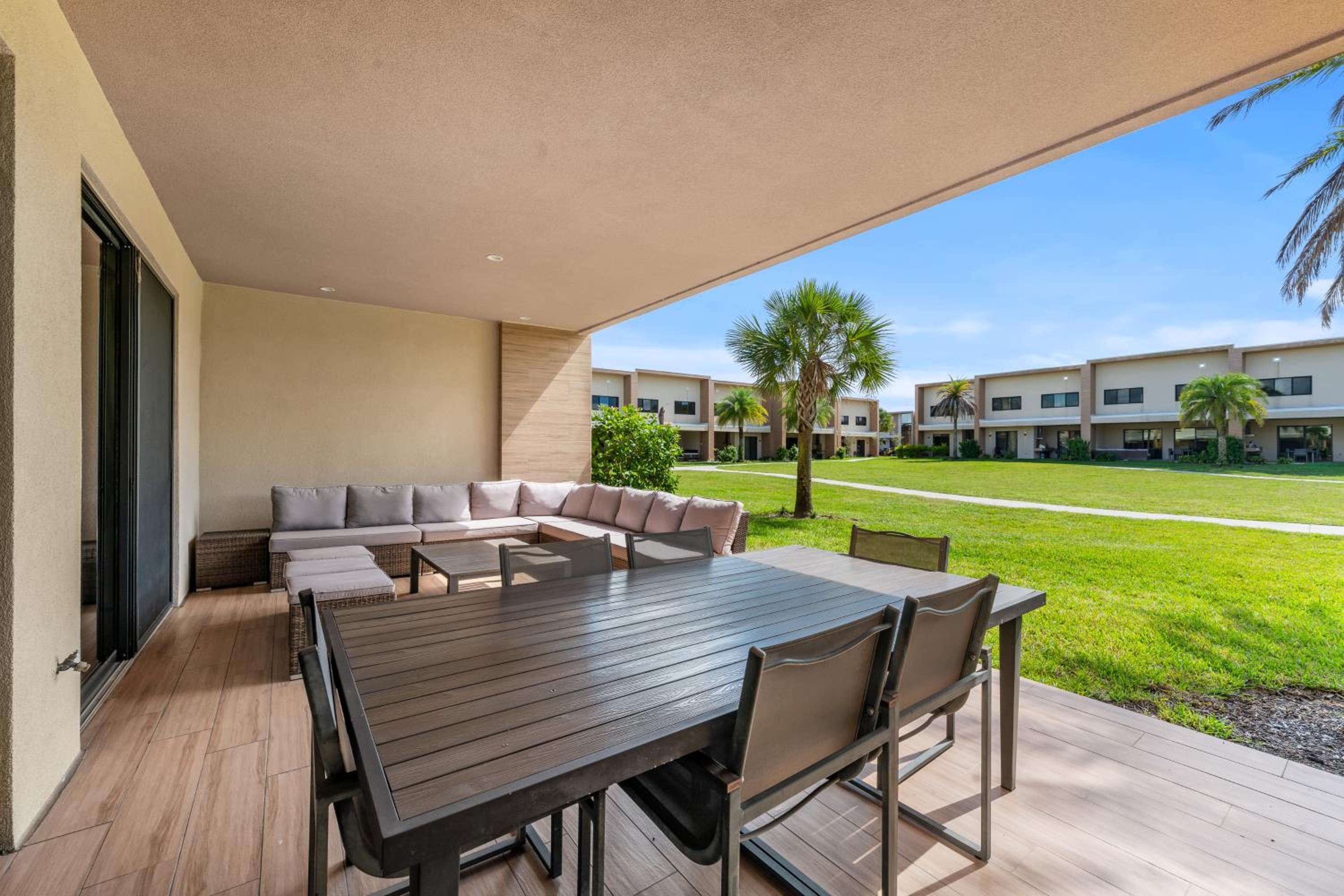Bright and Modern Townhome at Magic Village – Superb Disney Location