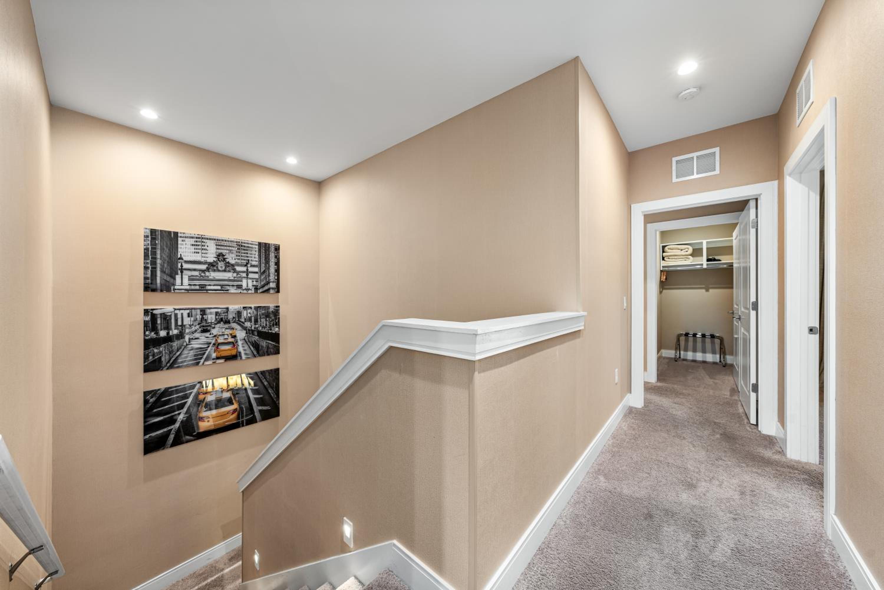 Bright and Modern Townhome at Magic Village – Superb Disney Location