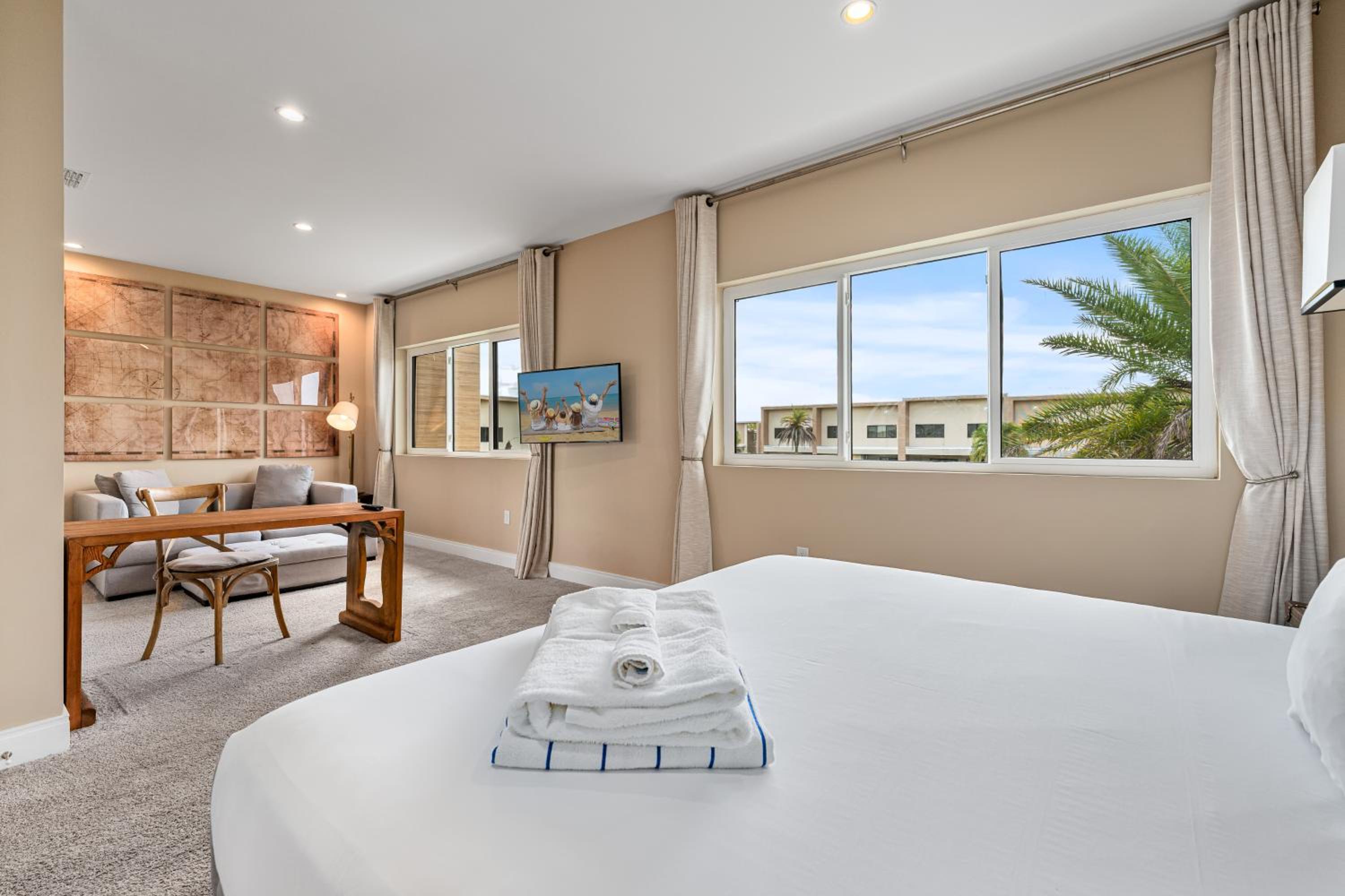 Bright and Modern Townhome at Magic Village – Superb Disney Location