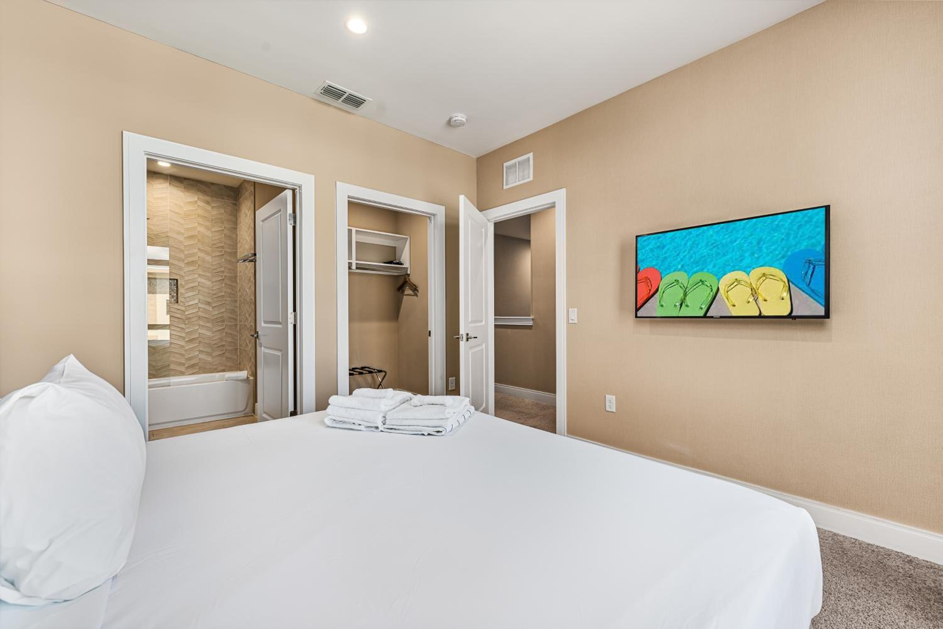 Bright and Modern Townhome at Magic Village – Superb Disney Location