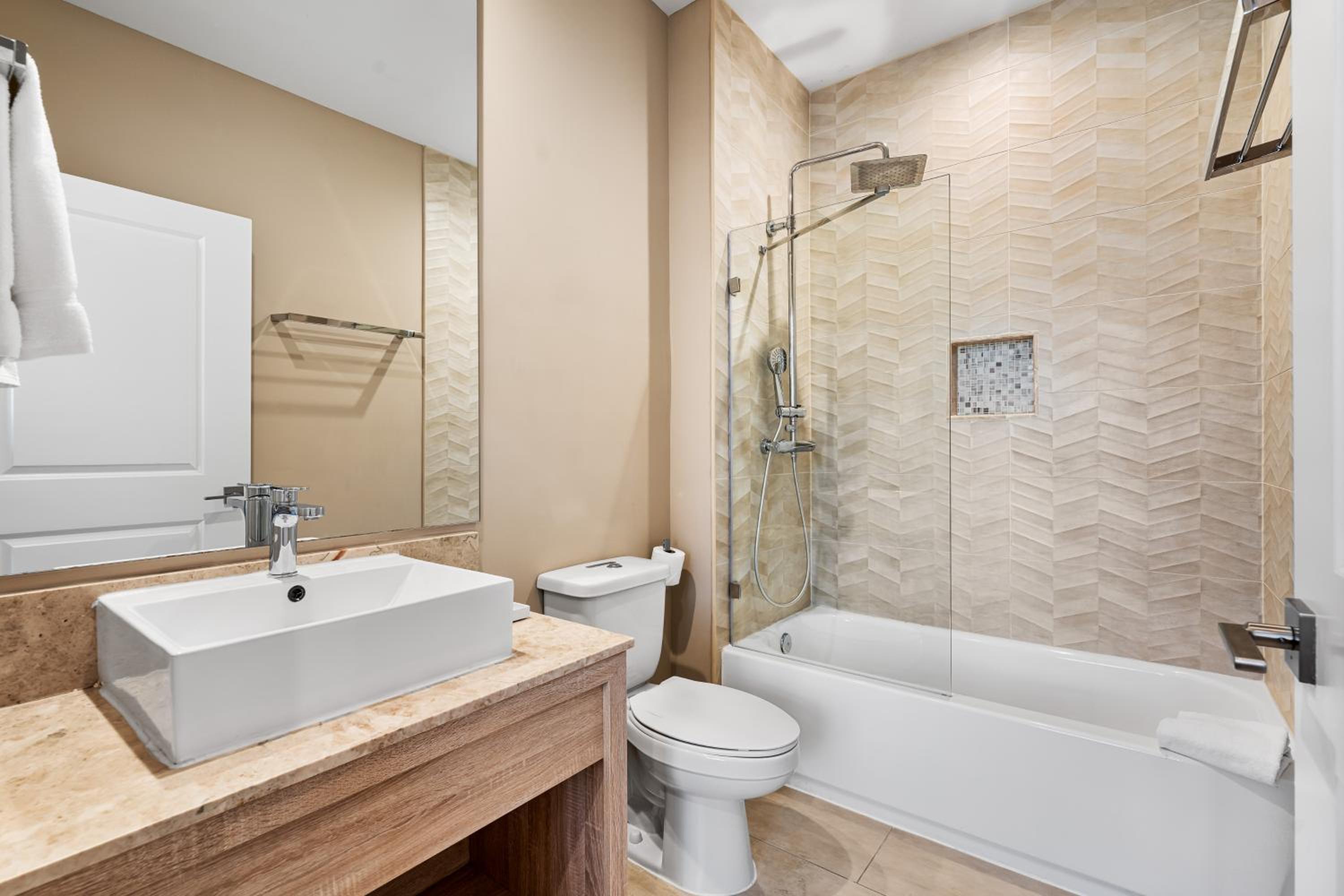 Bright and Modern Townhome at Magic Village – Superb Disney Location