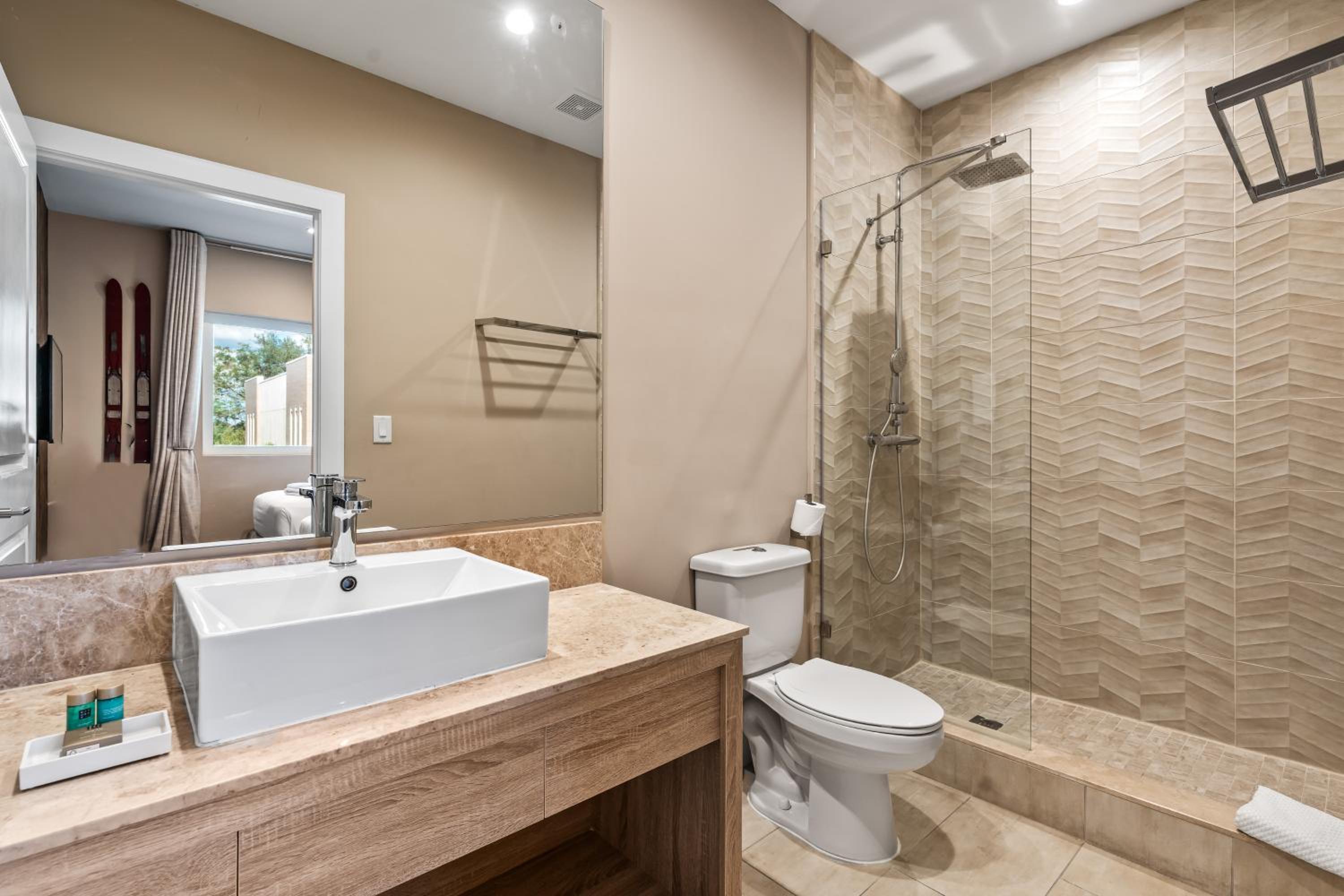 Bright and Modern Townhome at Magic Village – Superb Disney Location